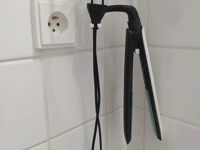 Hair straightener holder / Držák žehličky vlasů