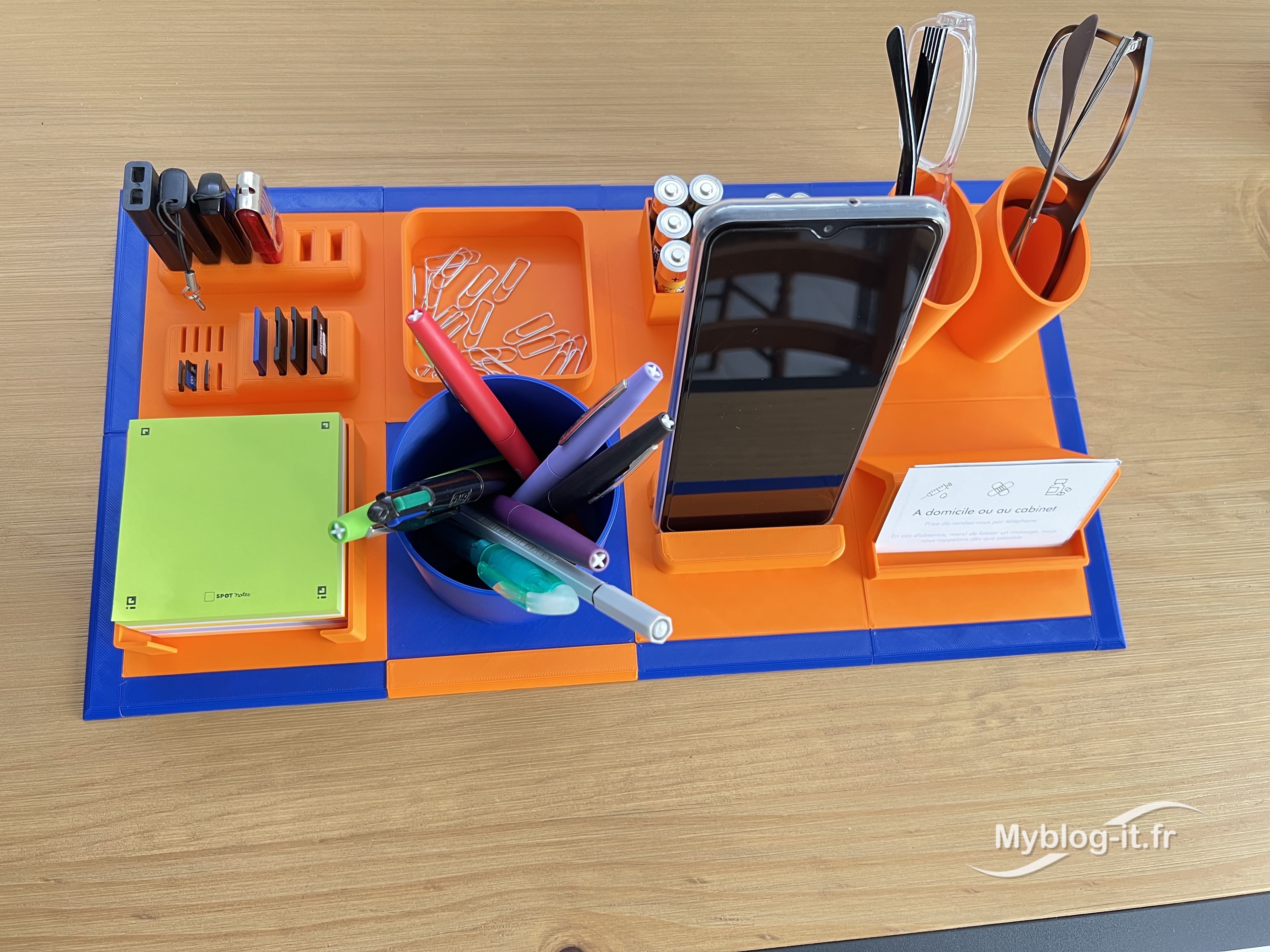 Organisateur de bureau modulaire / Modular desk organizer