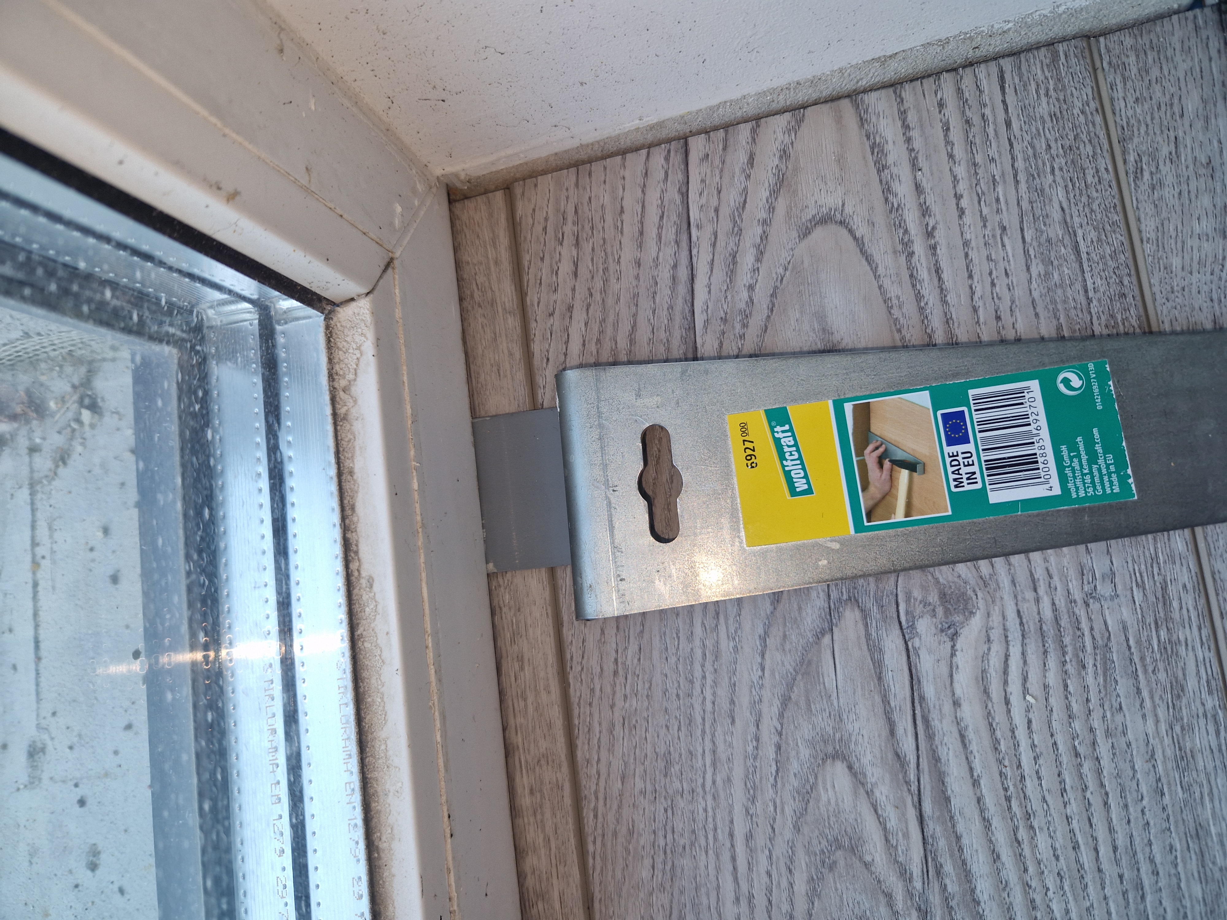 Vinyl flooring helper tool