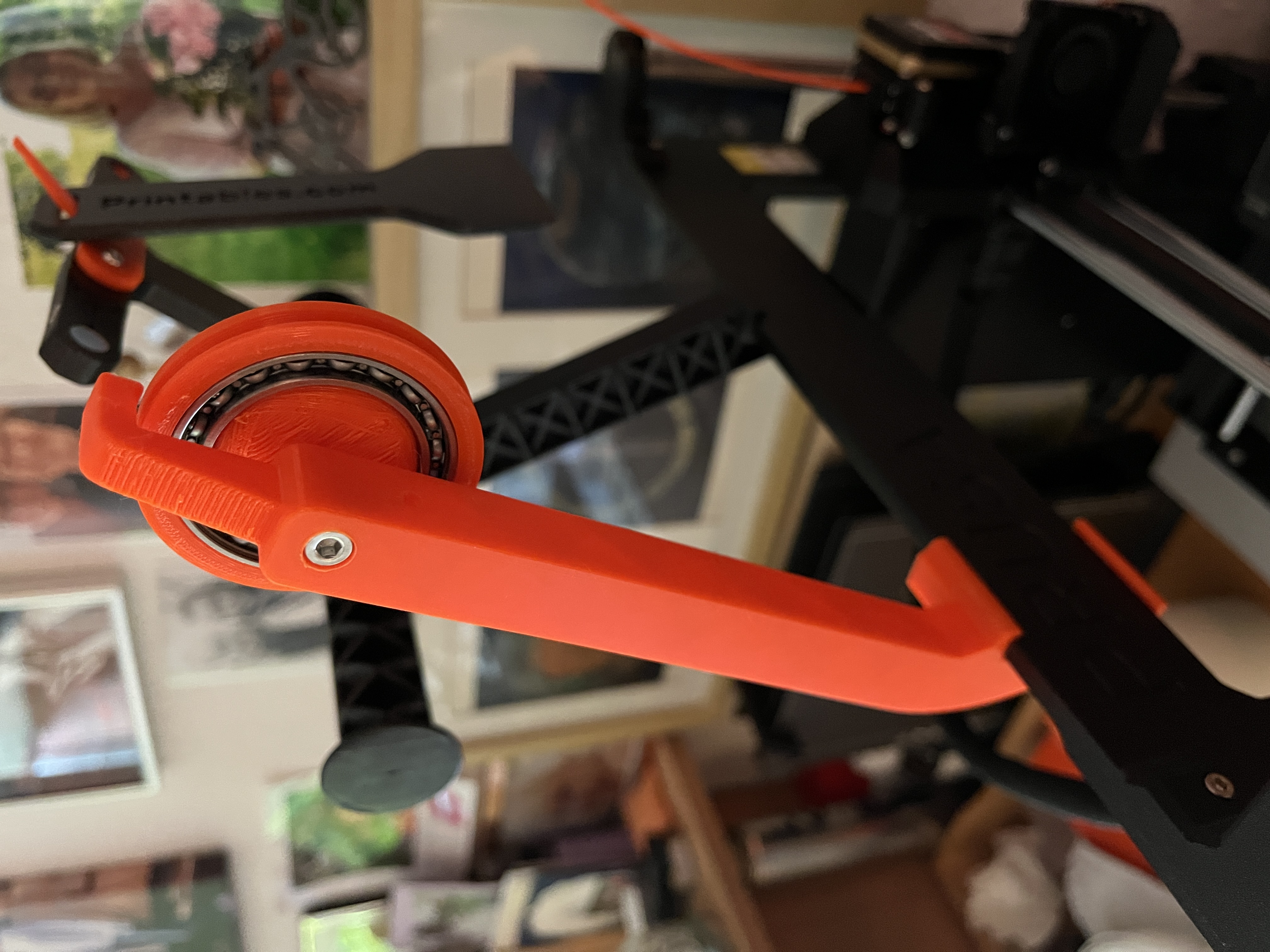 Filamentguide with ballbearing roller