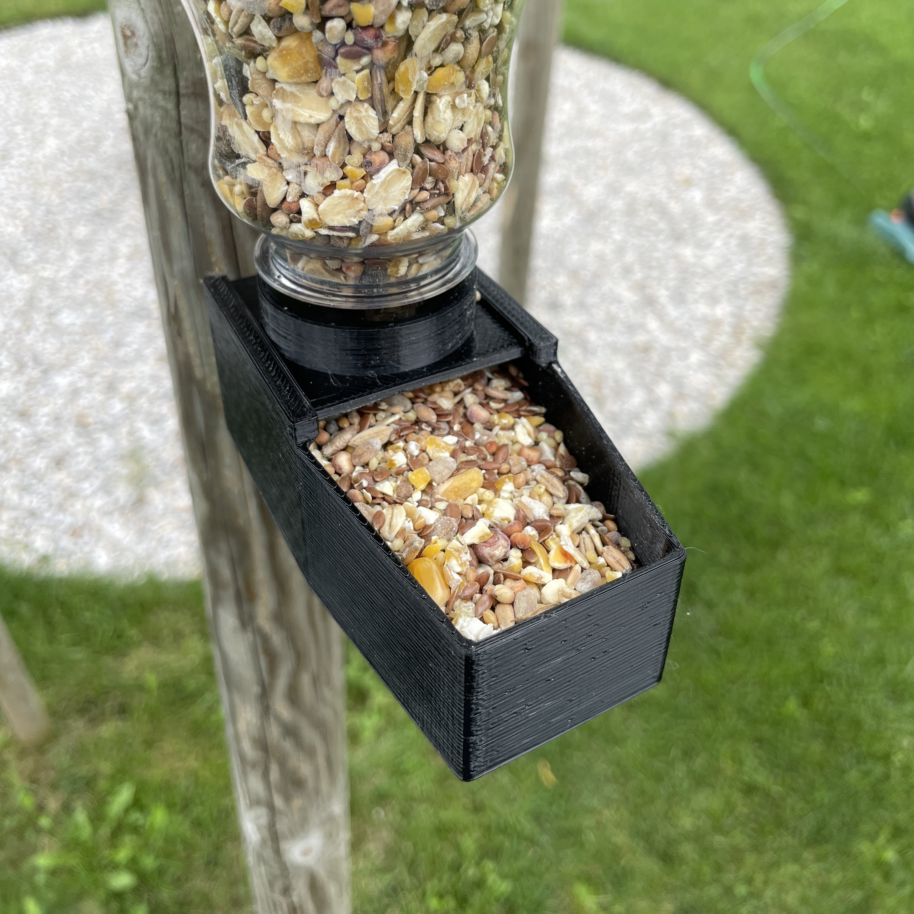Modular bottle bird feeder multiple threads
