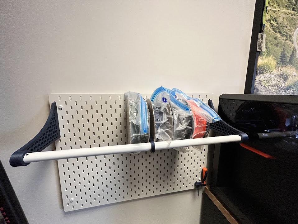 Filament spool holder for Ikea SKADIS board with Ikea KOMPLEMENT clothes rail