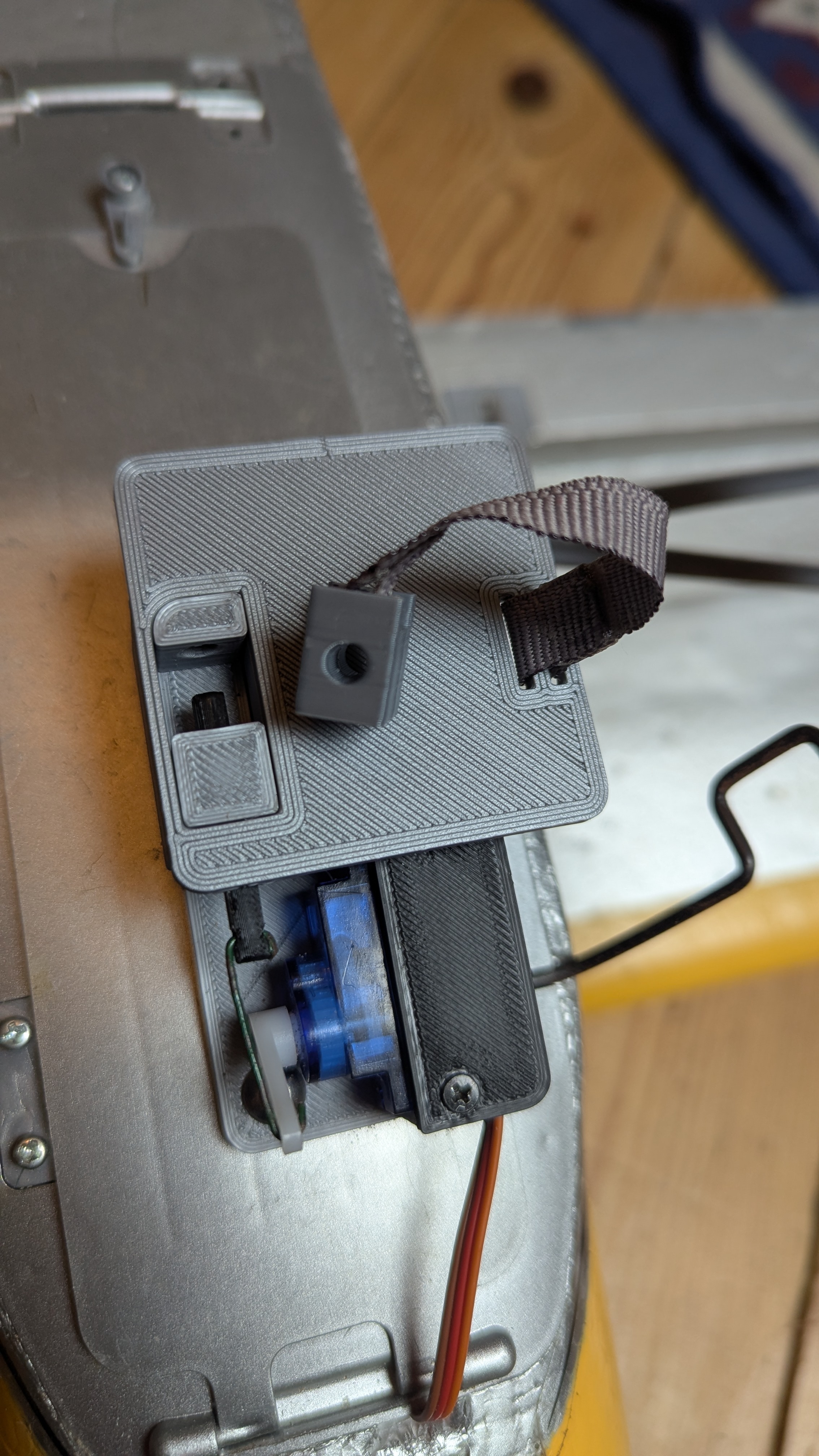 Servo Actuated Payload Release Mechanism Parachute Mount System