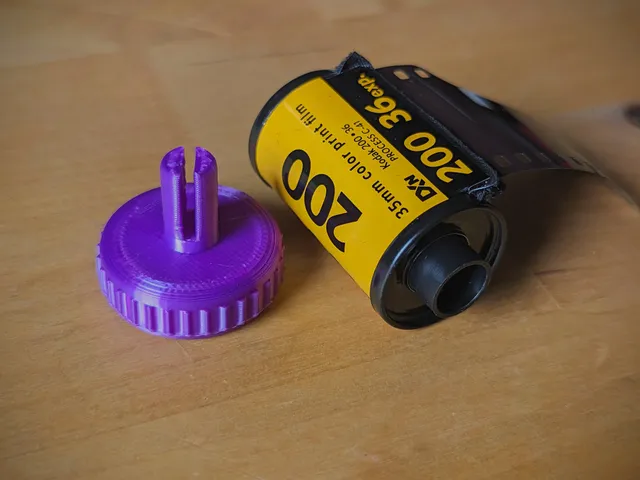 Manual 35mm film rewind knob