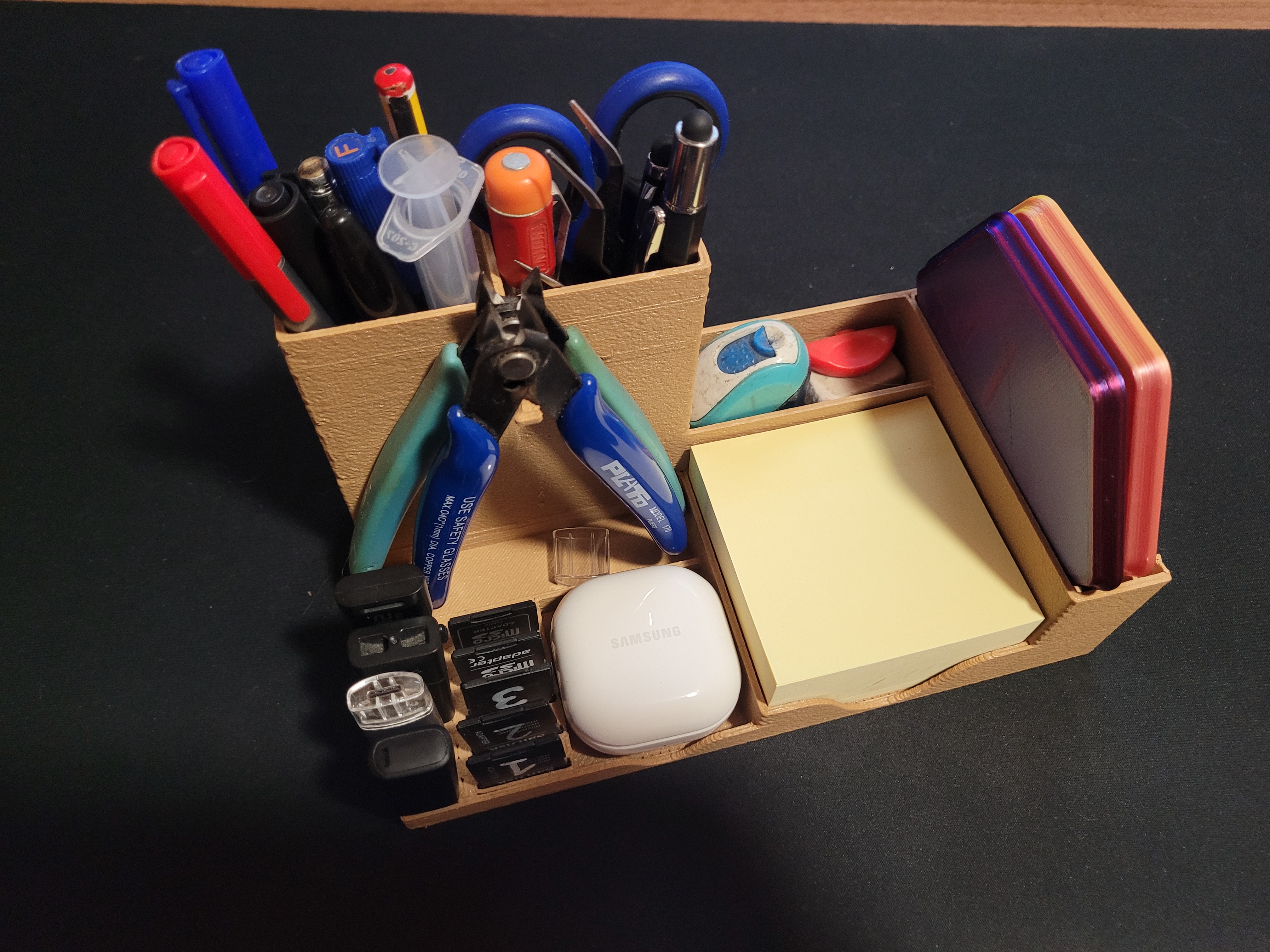 Desk organizer