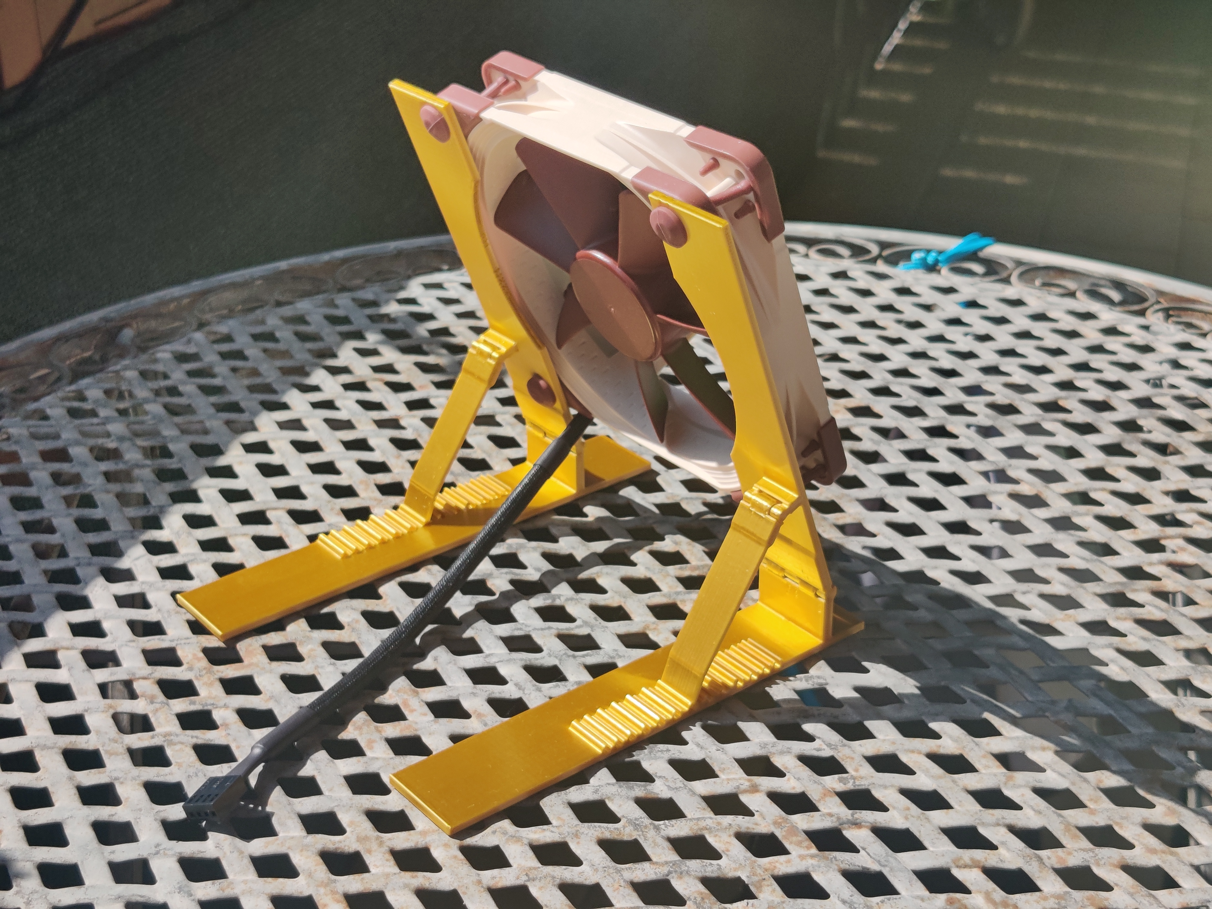 Simple Adjustable Perfect Desktop Fan Stand (print-in-place)