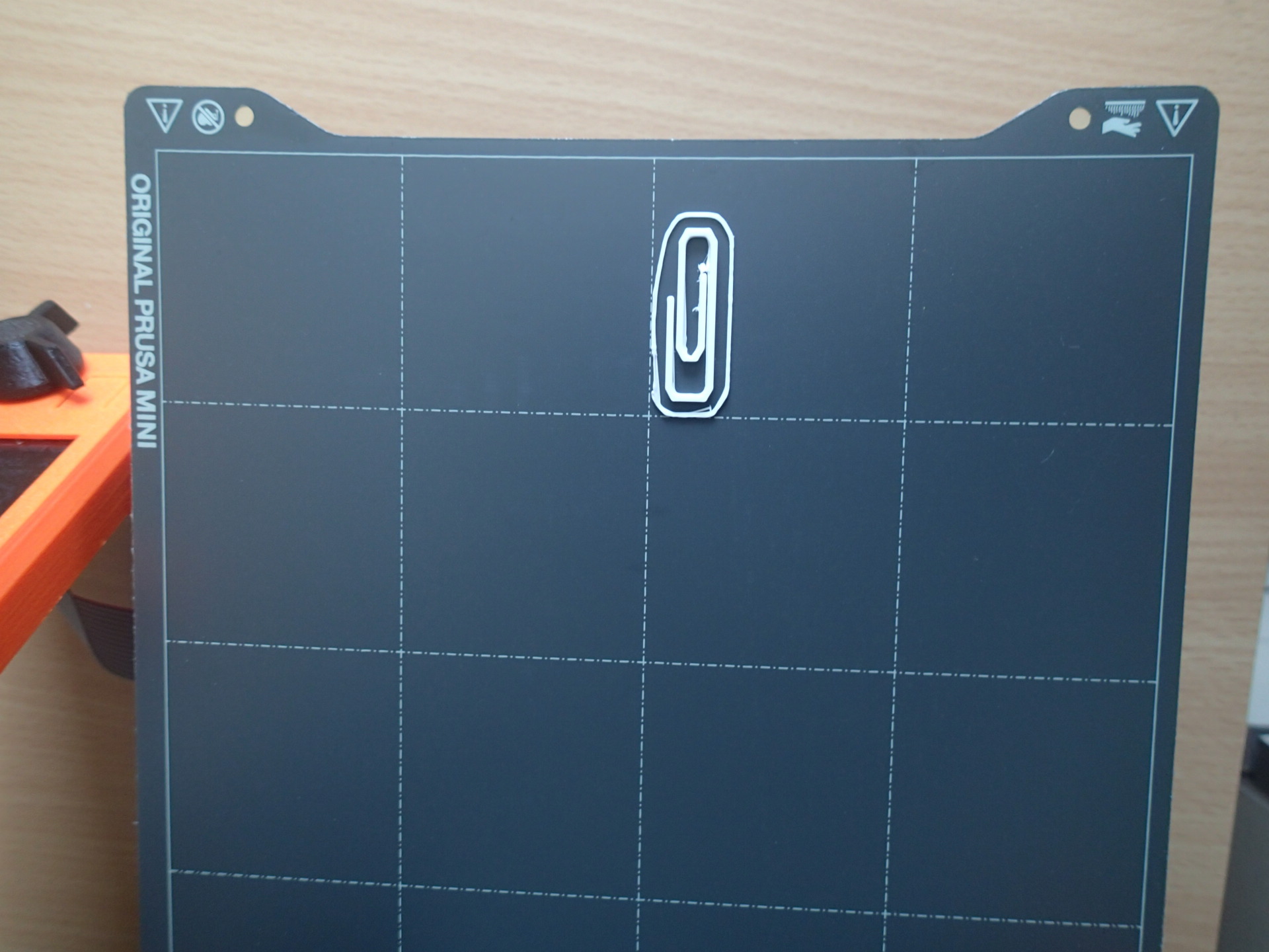 Kancelářské sponky (Paper clips)