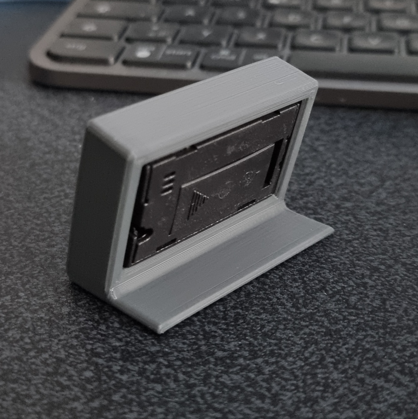 Miniatura 2 do modelo 3D Simple stand for humidity/temperature sensor