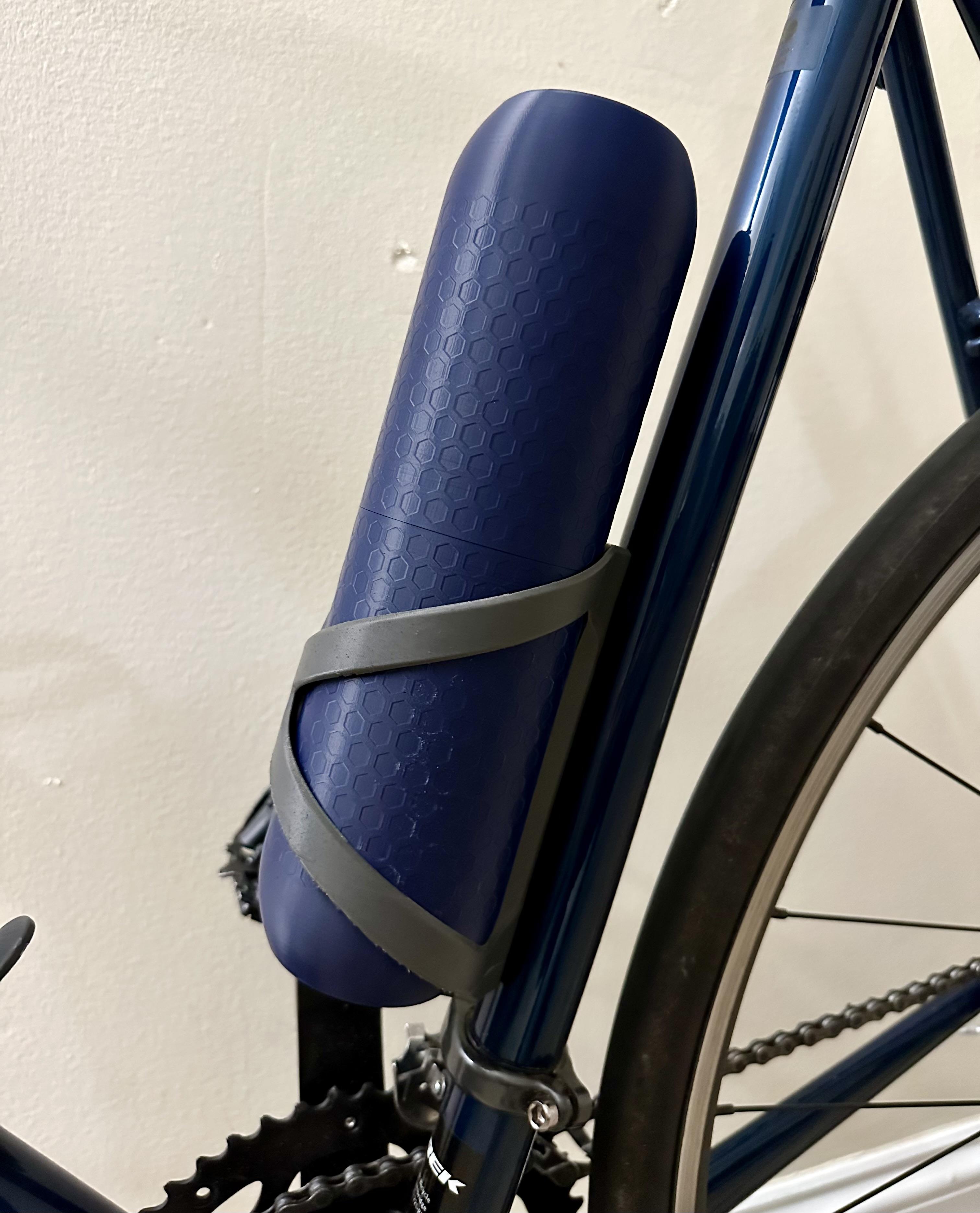 Bike Bottle Cage Storage Container (0.9L) by Yureka Download free STL