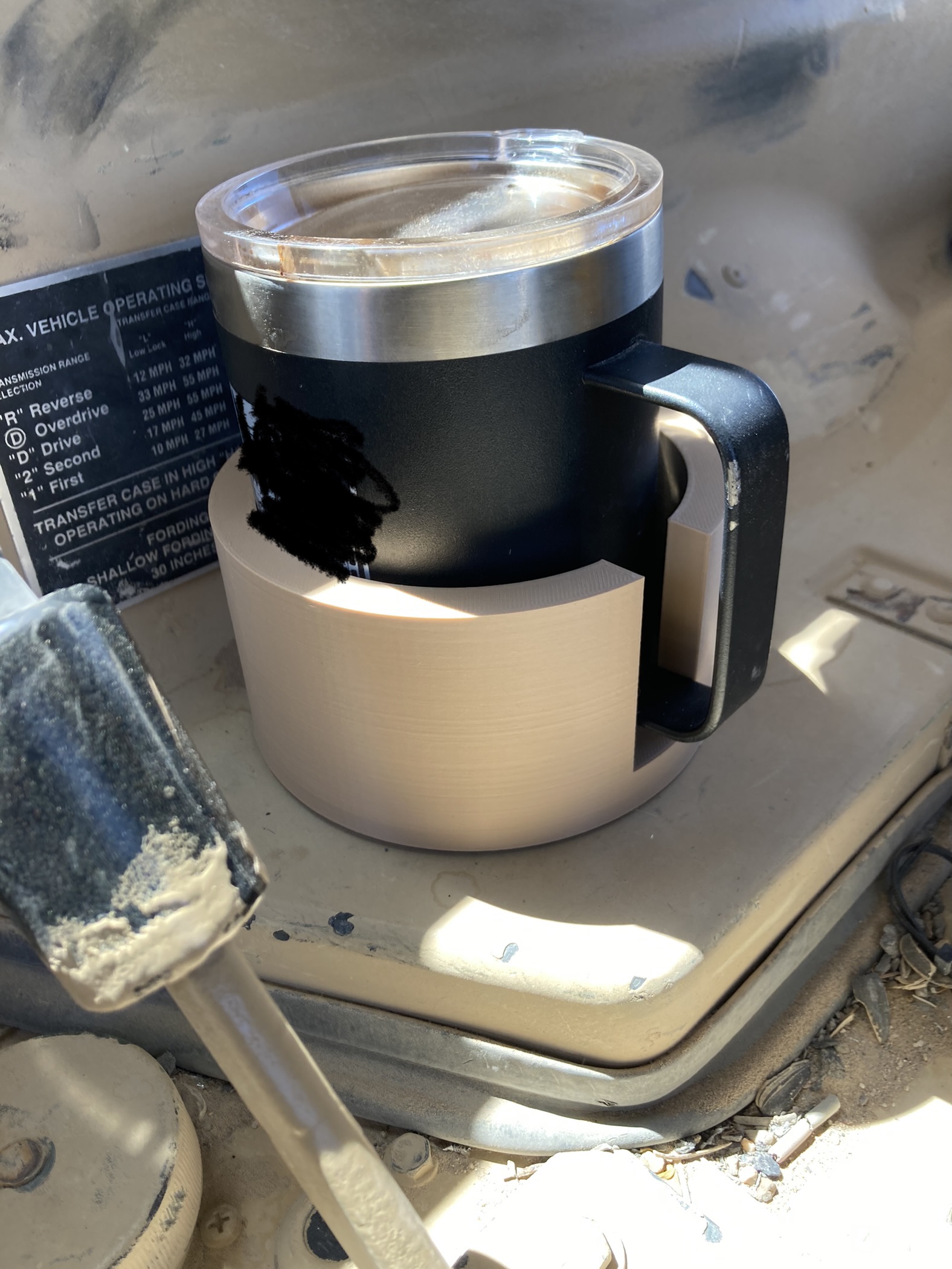 32oz Hydroflask and Yeti Coffee mug holder