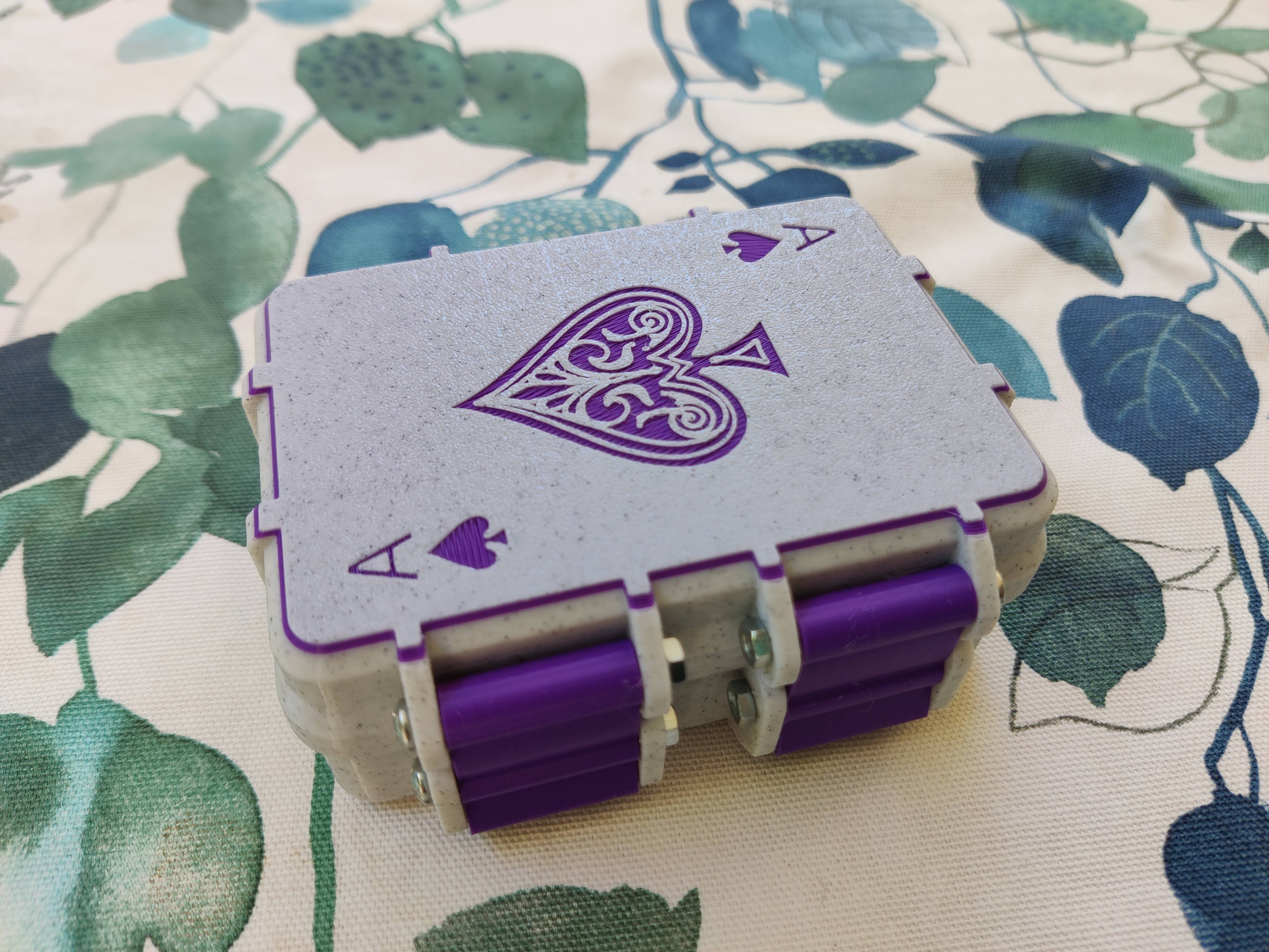 Rugged card box - ace of spades
