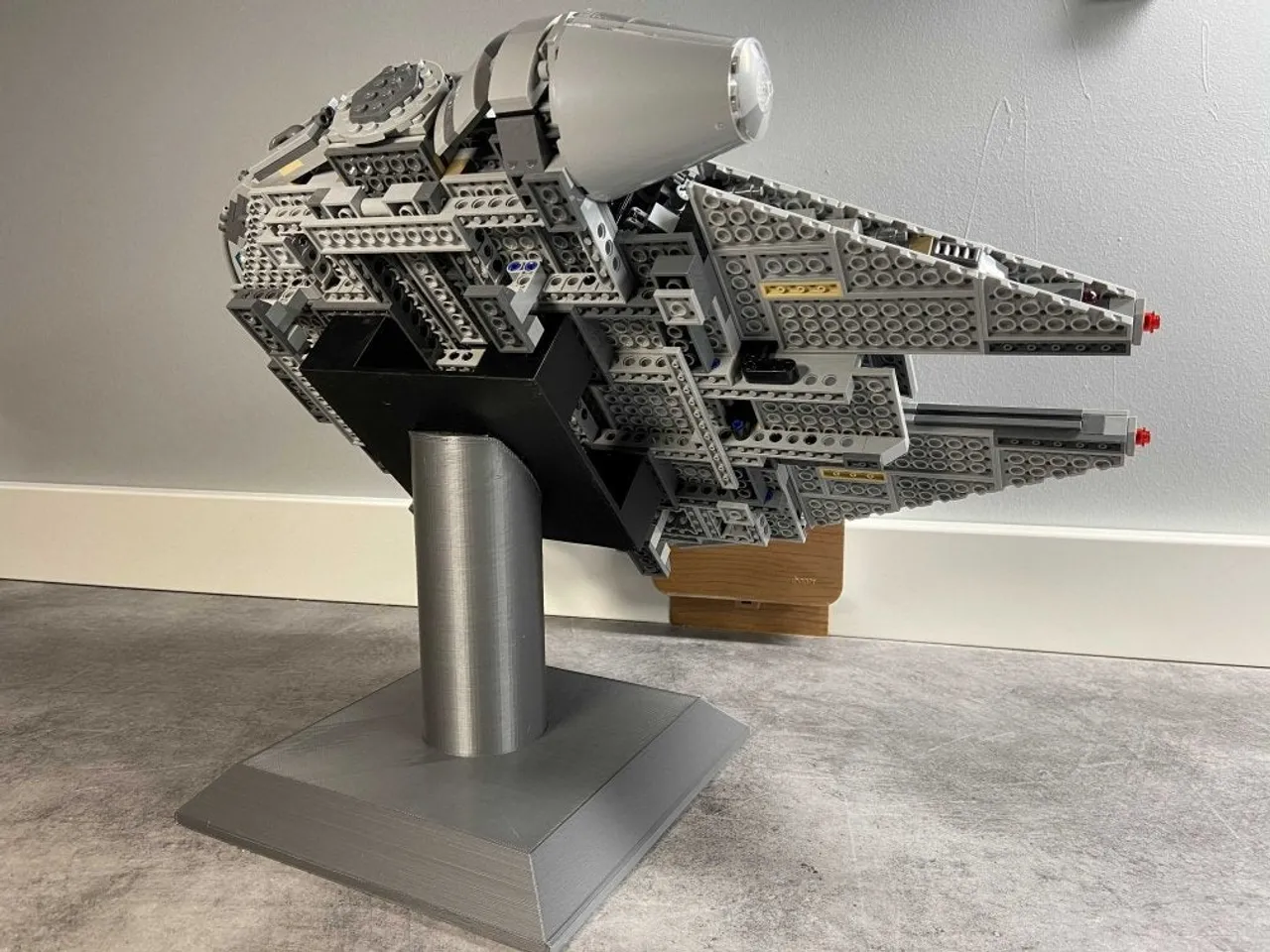 Tag ud modtagende zoom Stand for Lego Millennium Falcon 75257 by dancan13f | Download free STL  model | Printables.com