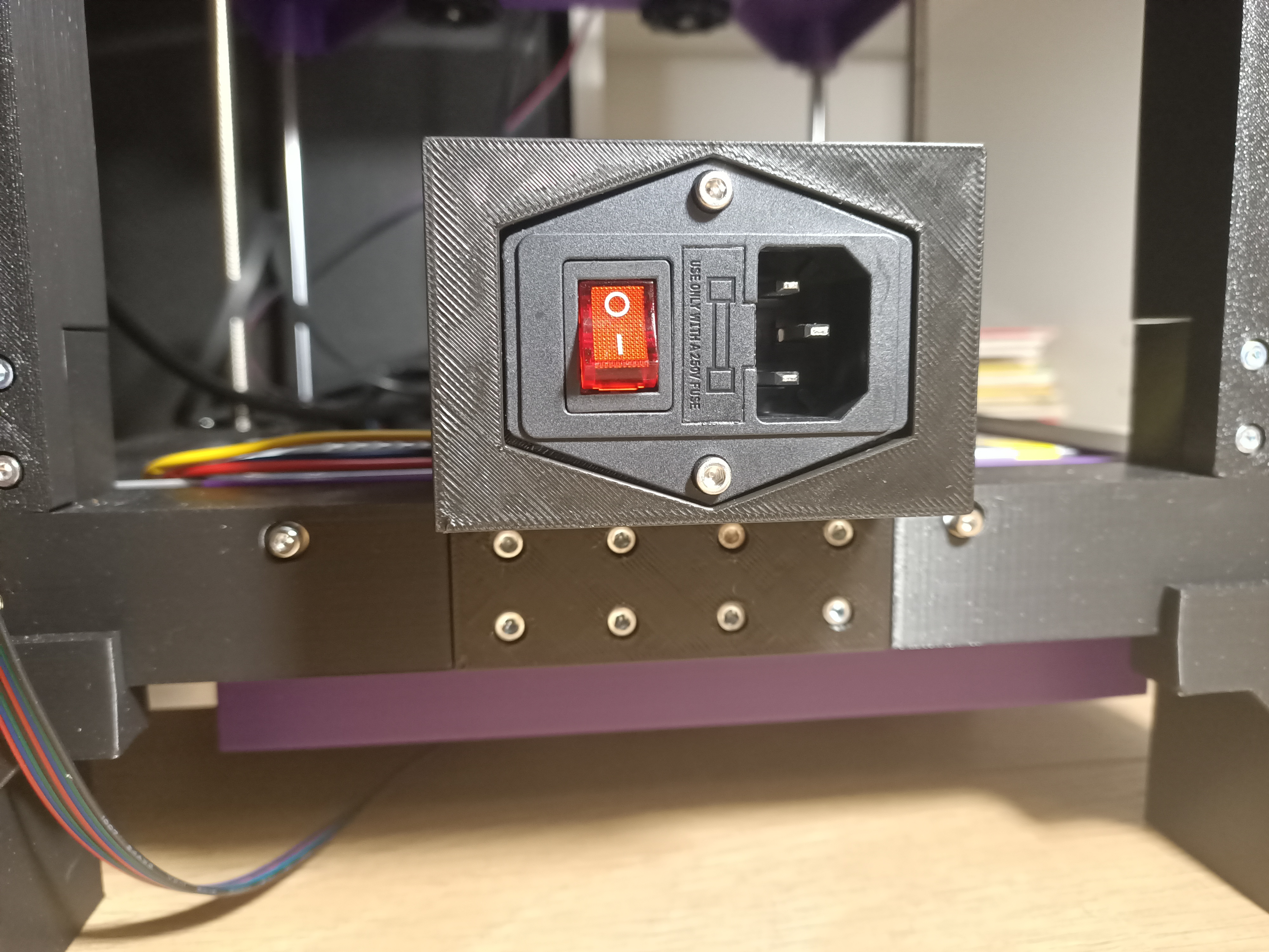 Miniatura 5 do modelo 3D The100 printable printer power socket