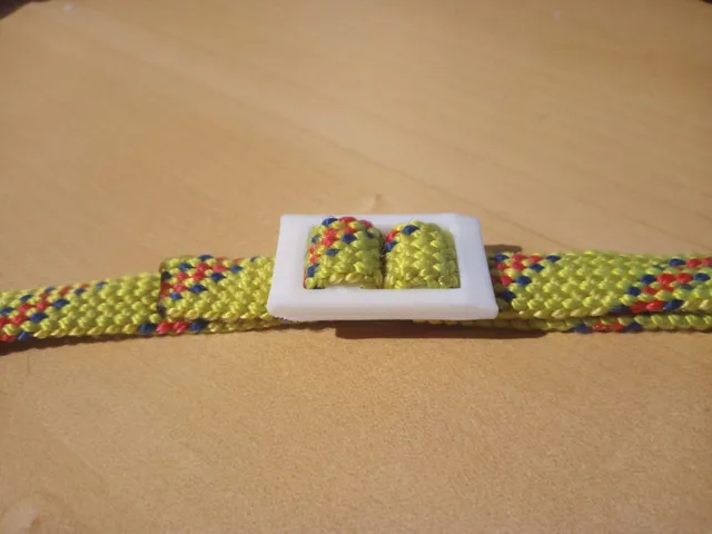 Climbing rope belt buckle