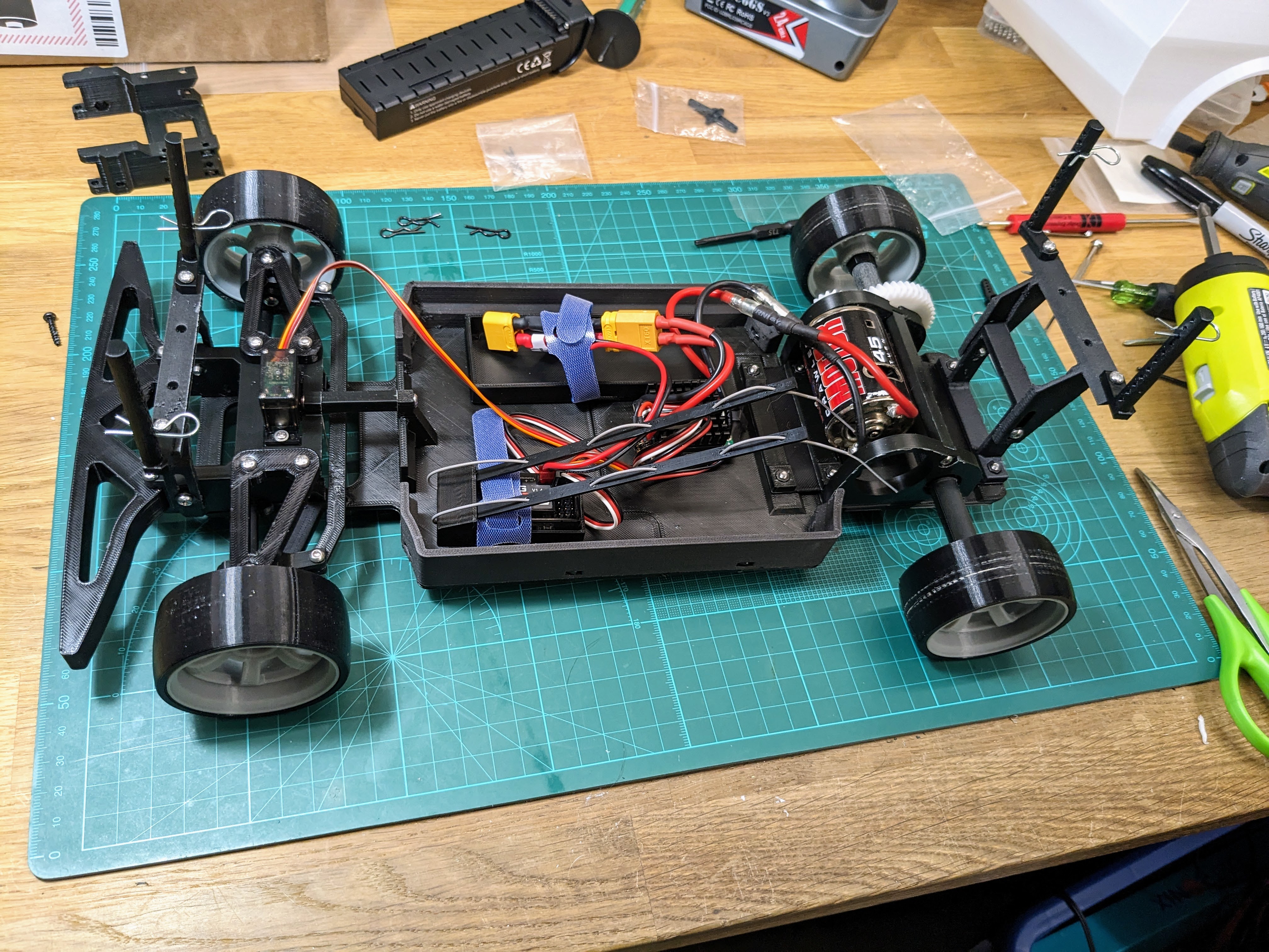 1:10 Adjustable RC Chassis - Braced Front End