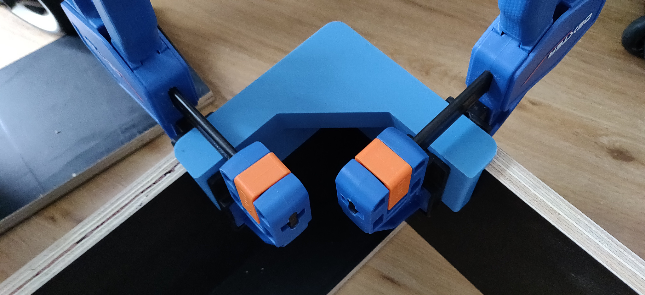 Square Clamp / Corner Holder / Simple #NOSUPPORT by Le Club Sandwich ...