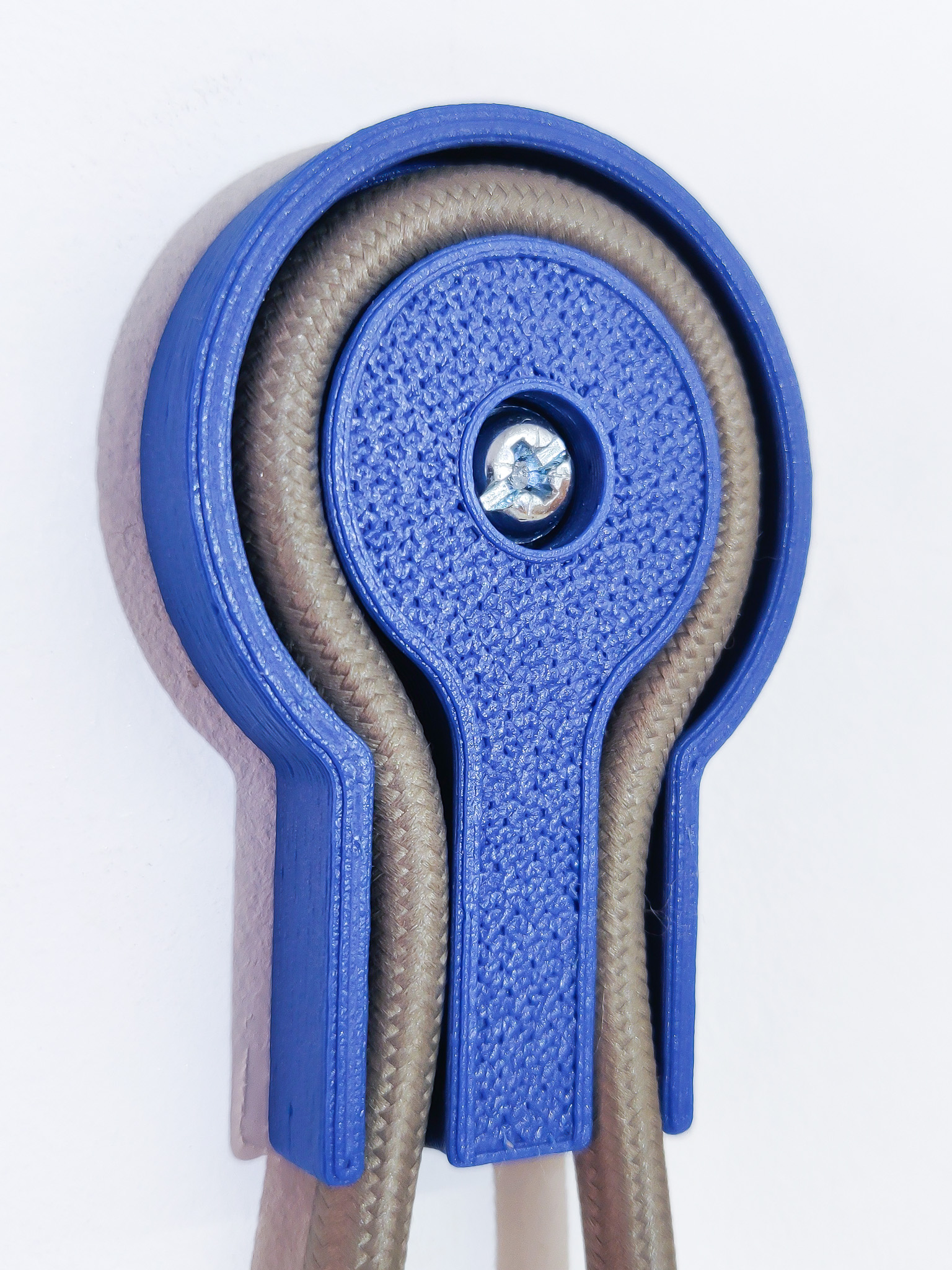 Wire wall fixation adjustable nosupport by le club sandwich studio