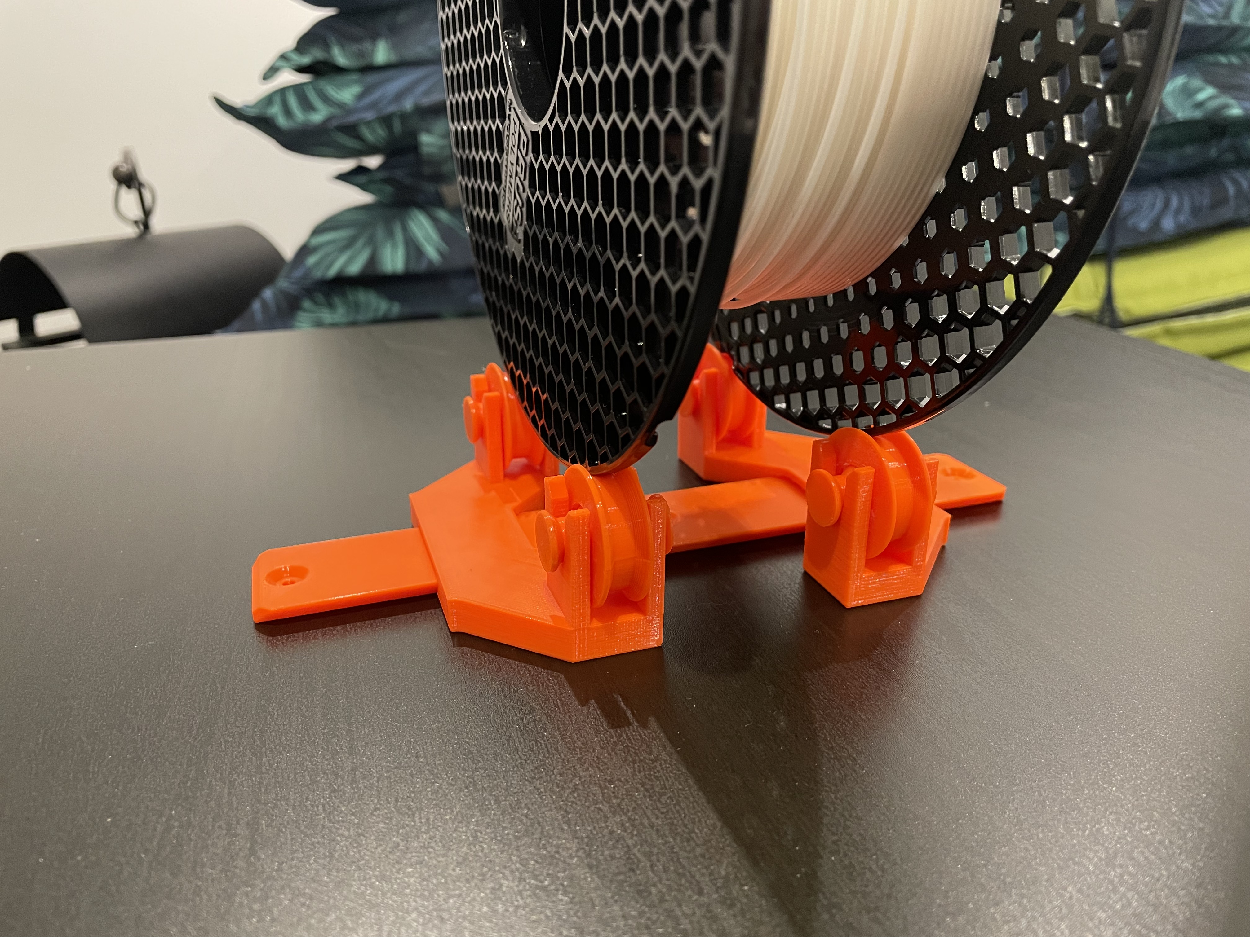 Filament spool holder infinite rail slider