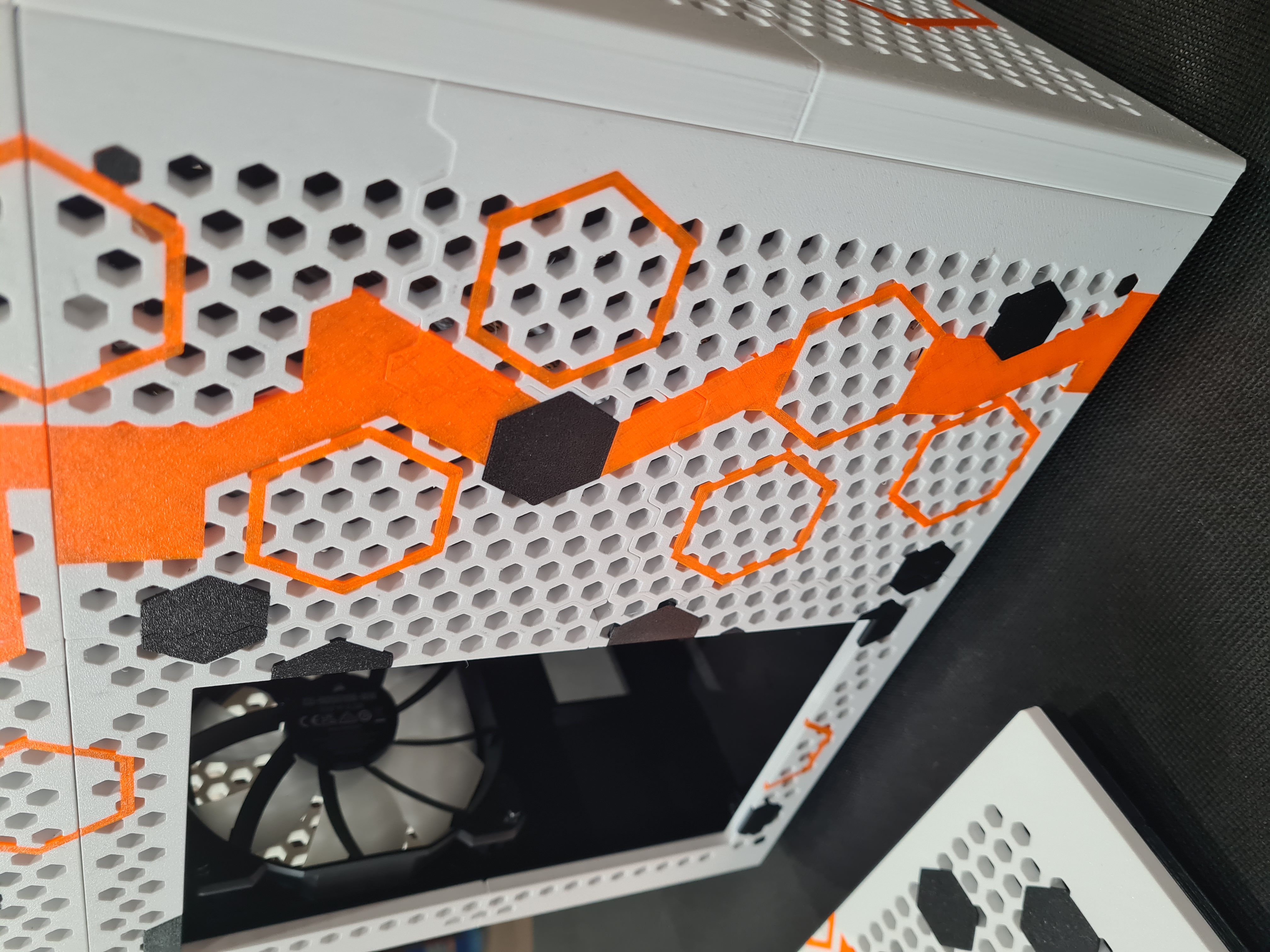 Miniatura 5 do modelo 3D mITX PC "Puzzle" Case