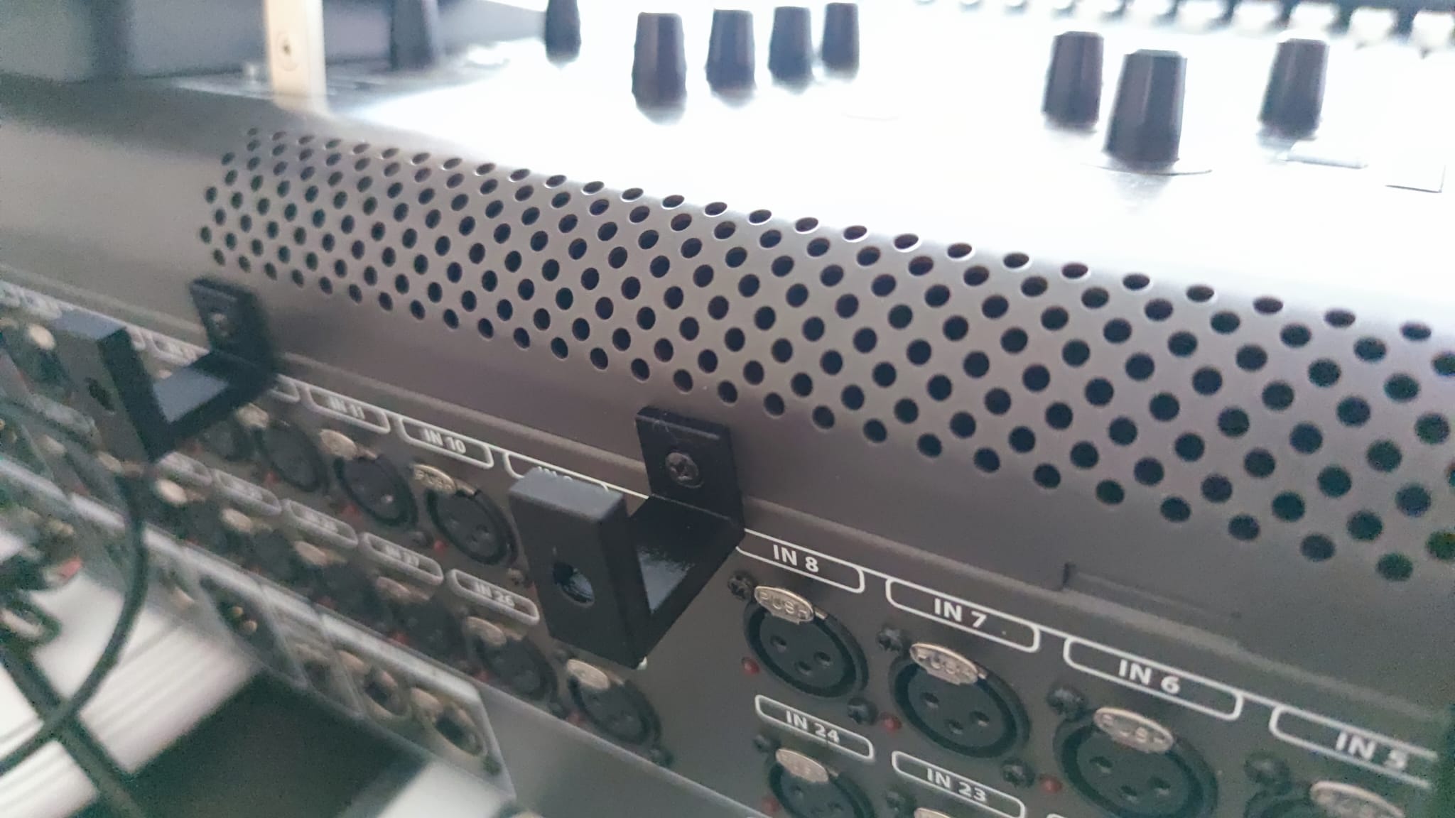 Miniatura 2 do modelo 3D Behringer X32 Tablet Halter