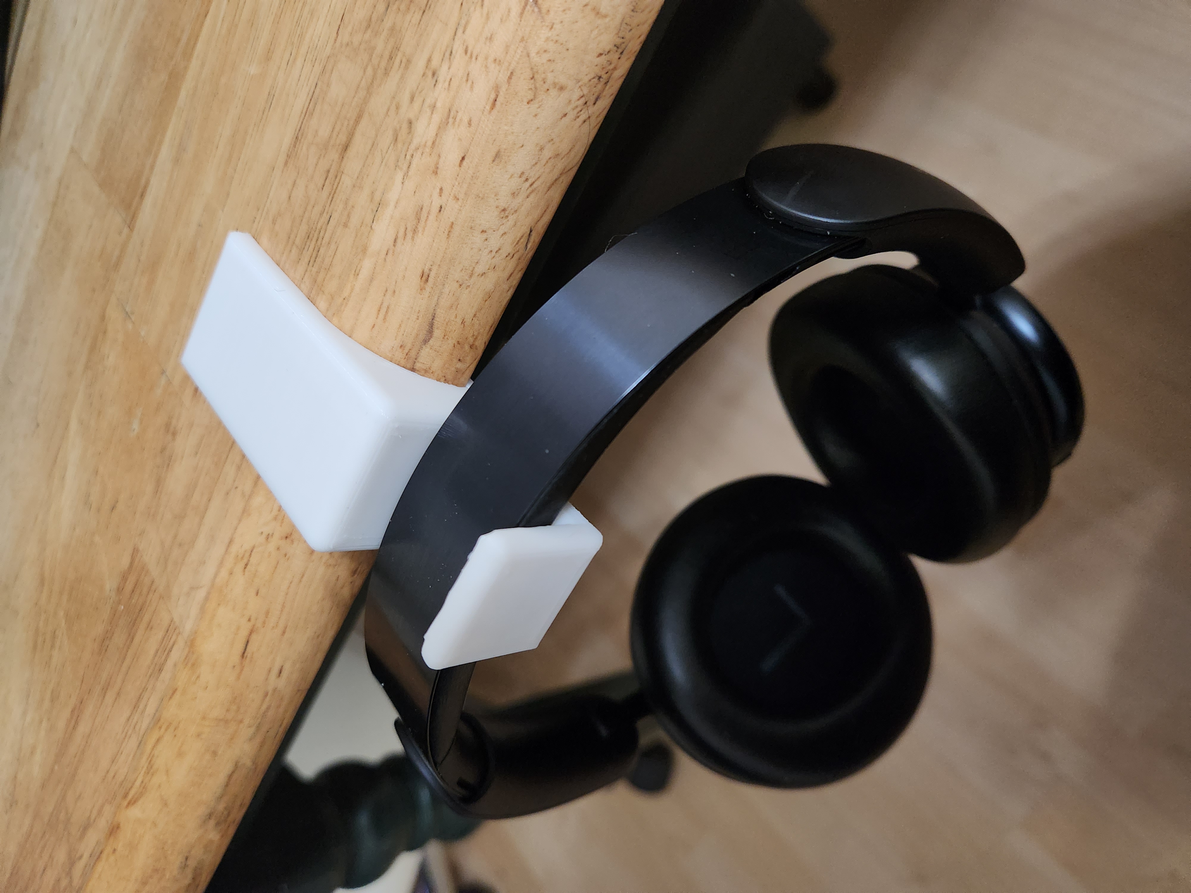 Headphones Holder (fits 20mm table thickness)