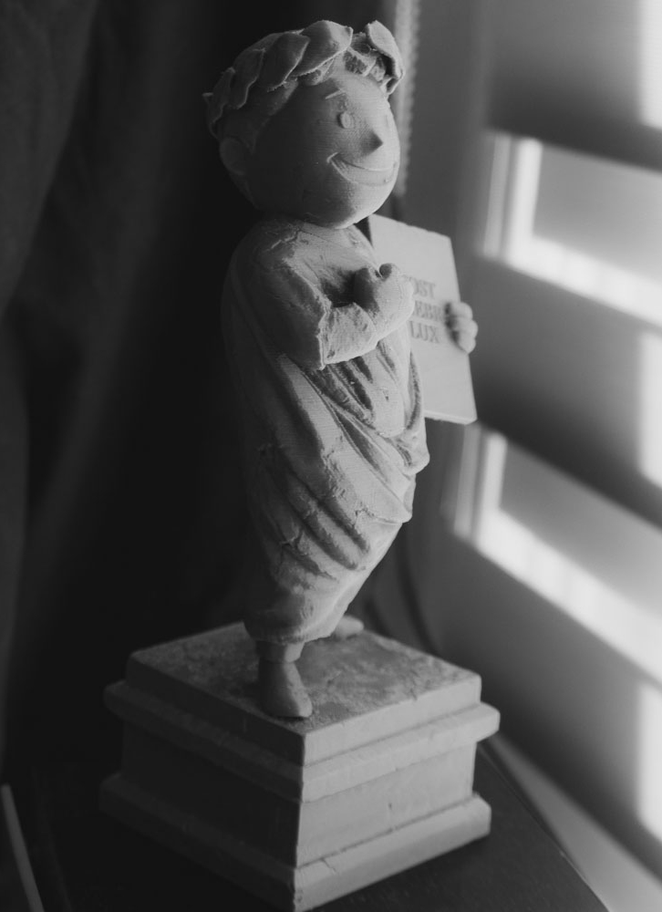 Miniatura 3 do modelo 3D Fallout Vault Boy Statue