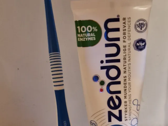 Simple and low profile toothbrush holder