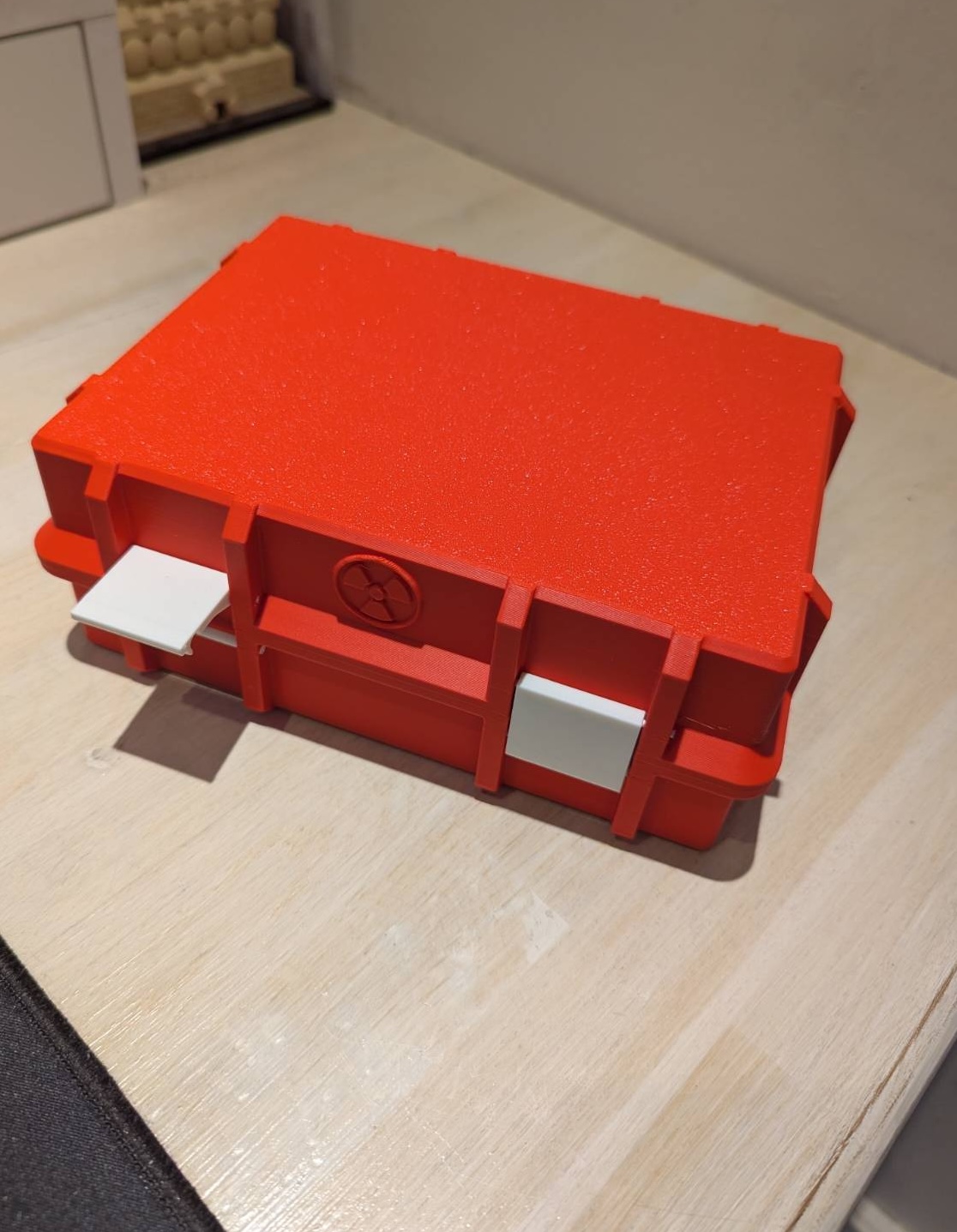 Dust-safe Parametric Box with Clasp and Double-hinge