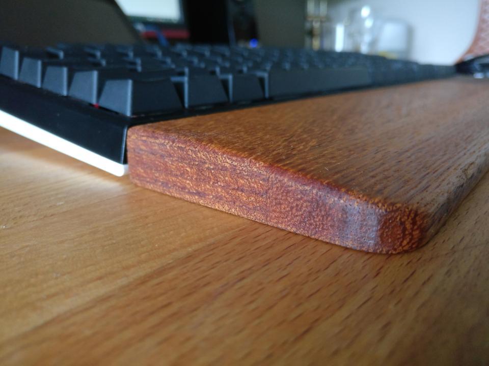 Miniatura 4 do modelo 3D Keyboard Wrist Rest