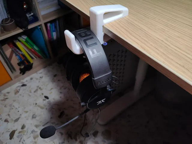 Desk headphone holder