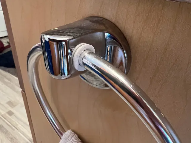 Bathroom towel ring retainer