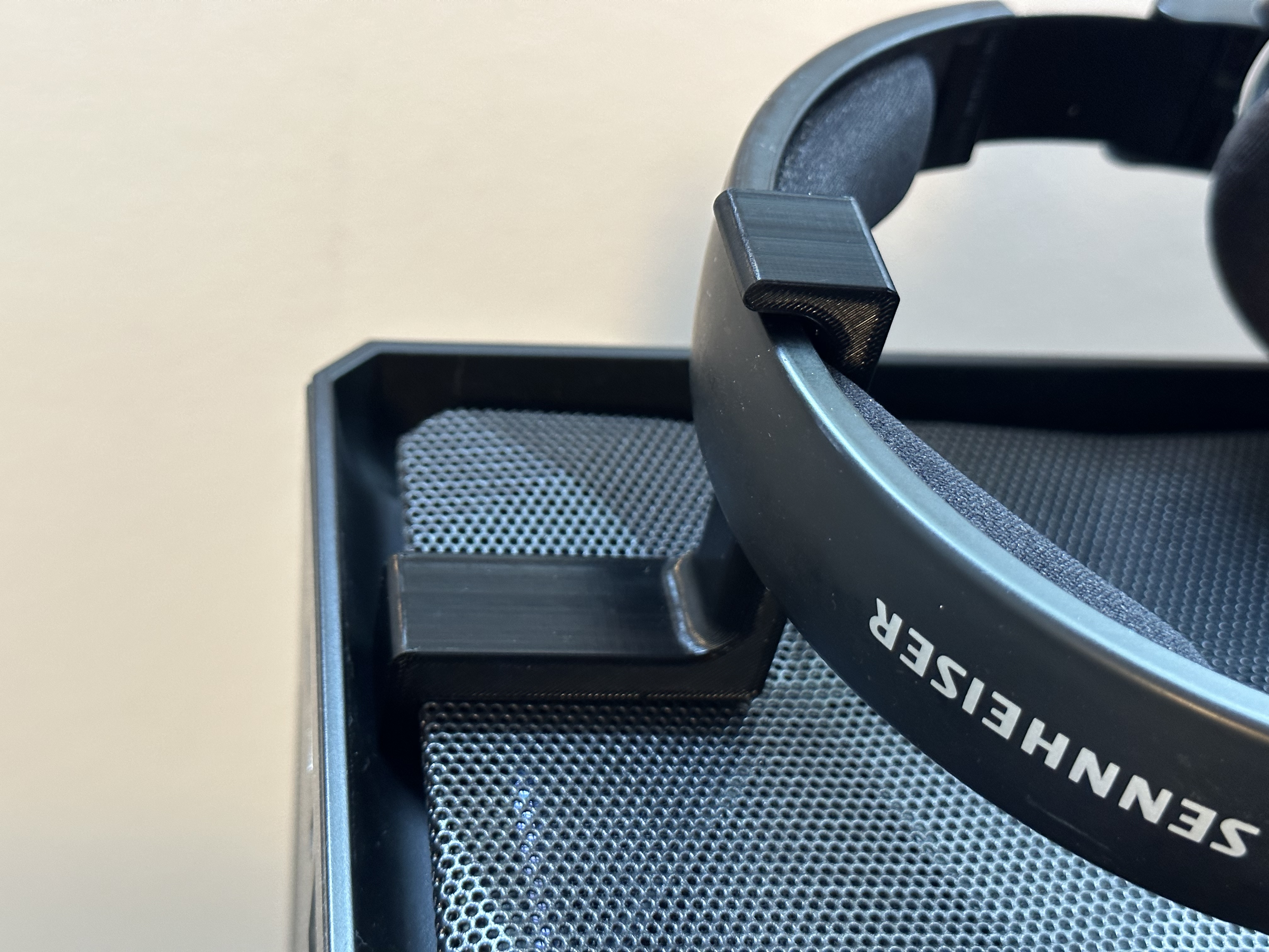 Headset / headphones holder