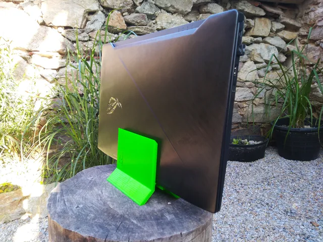 Y - Vertical Laptop Stand Universal v1