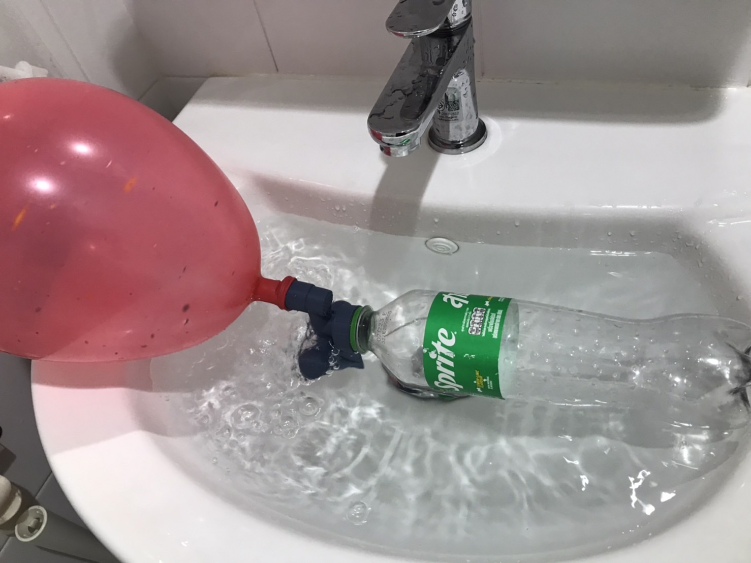 Balloon bottle cap boat