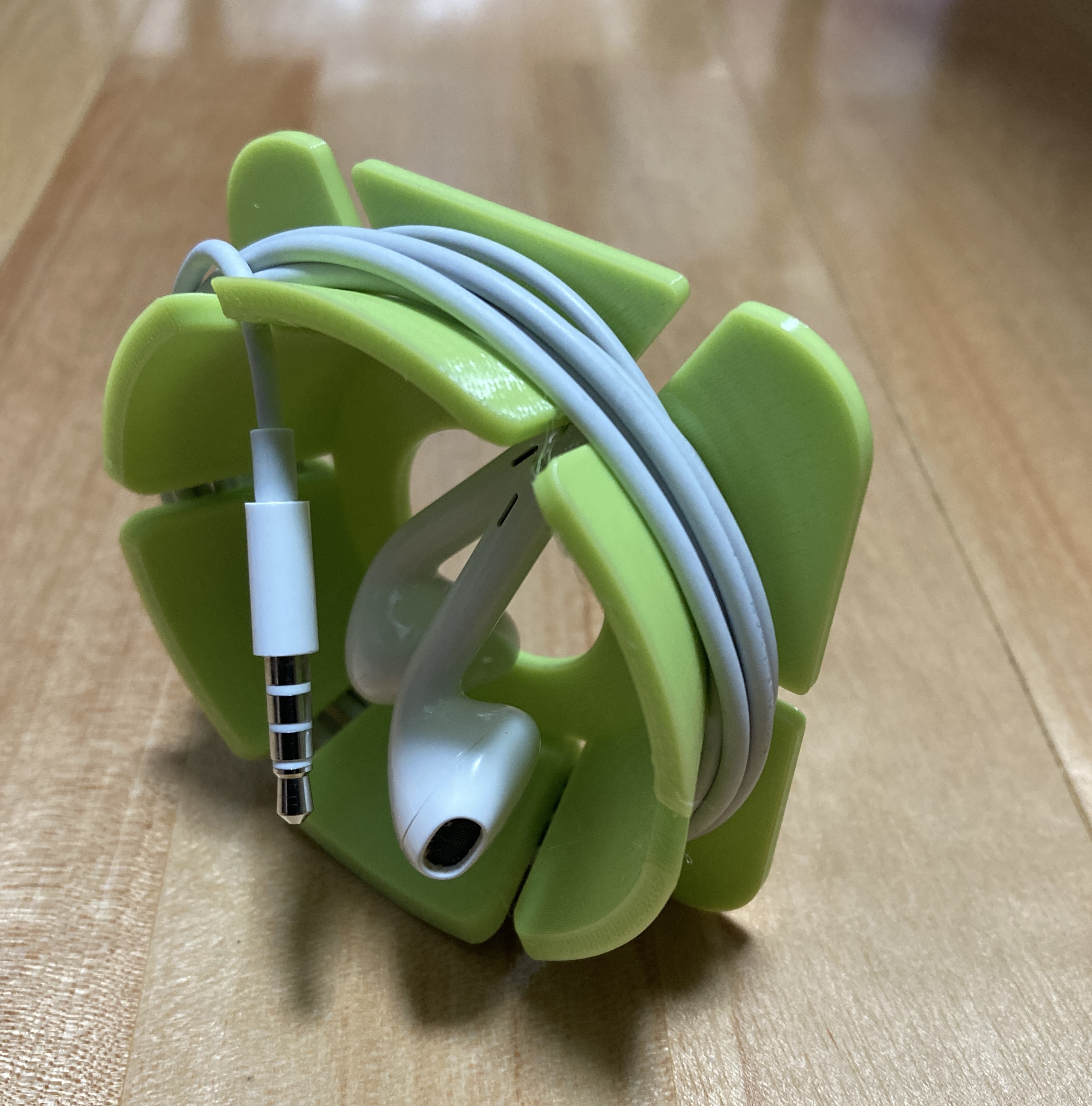 Smart earphone cable holder by Kazu-chan