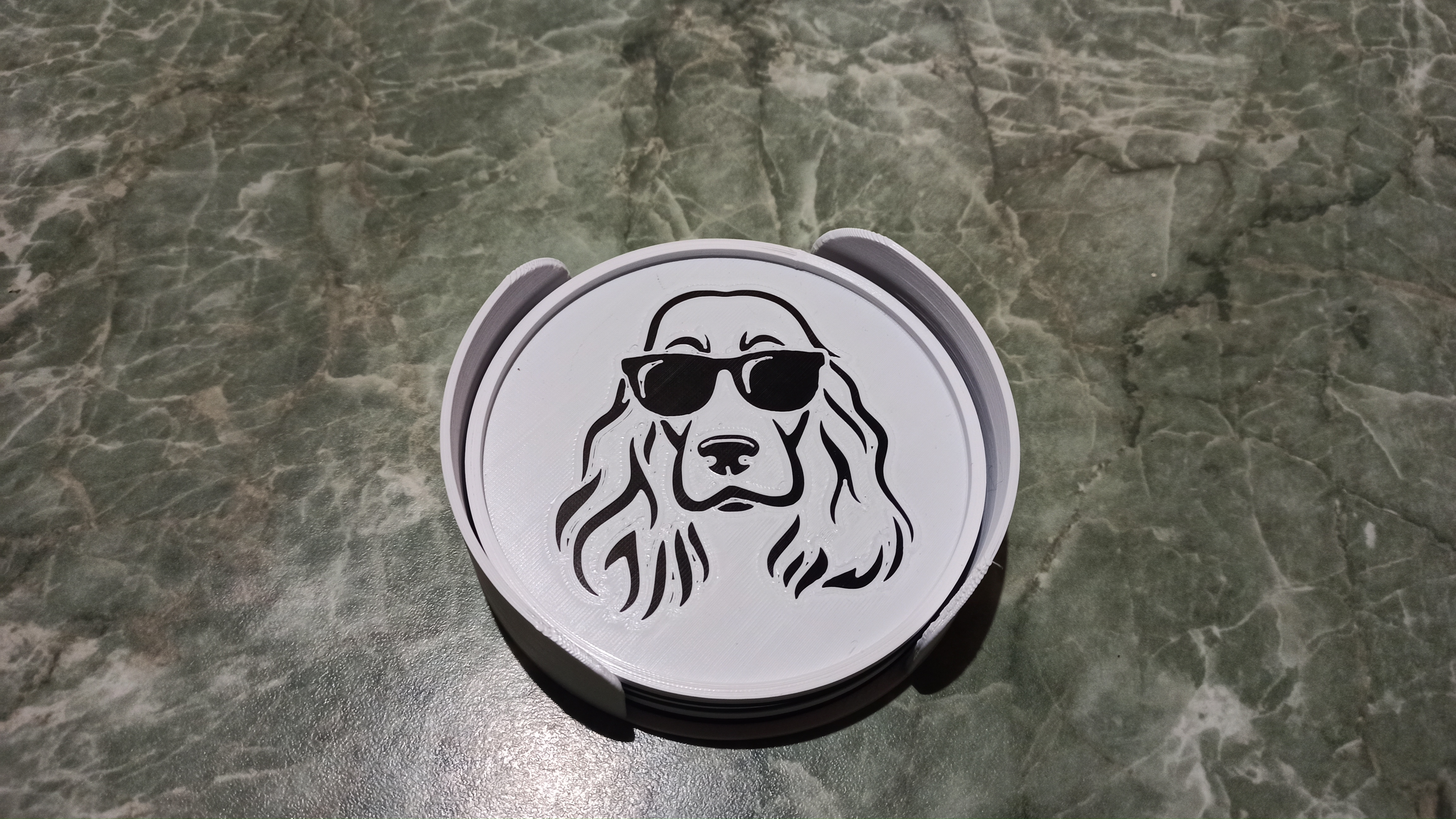 Coaster cocker spaniel ( Podtácek kokršpaněl) with stand