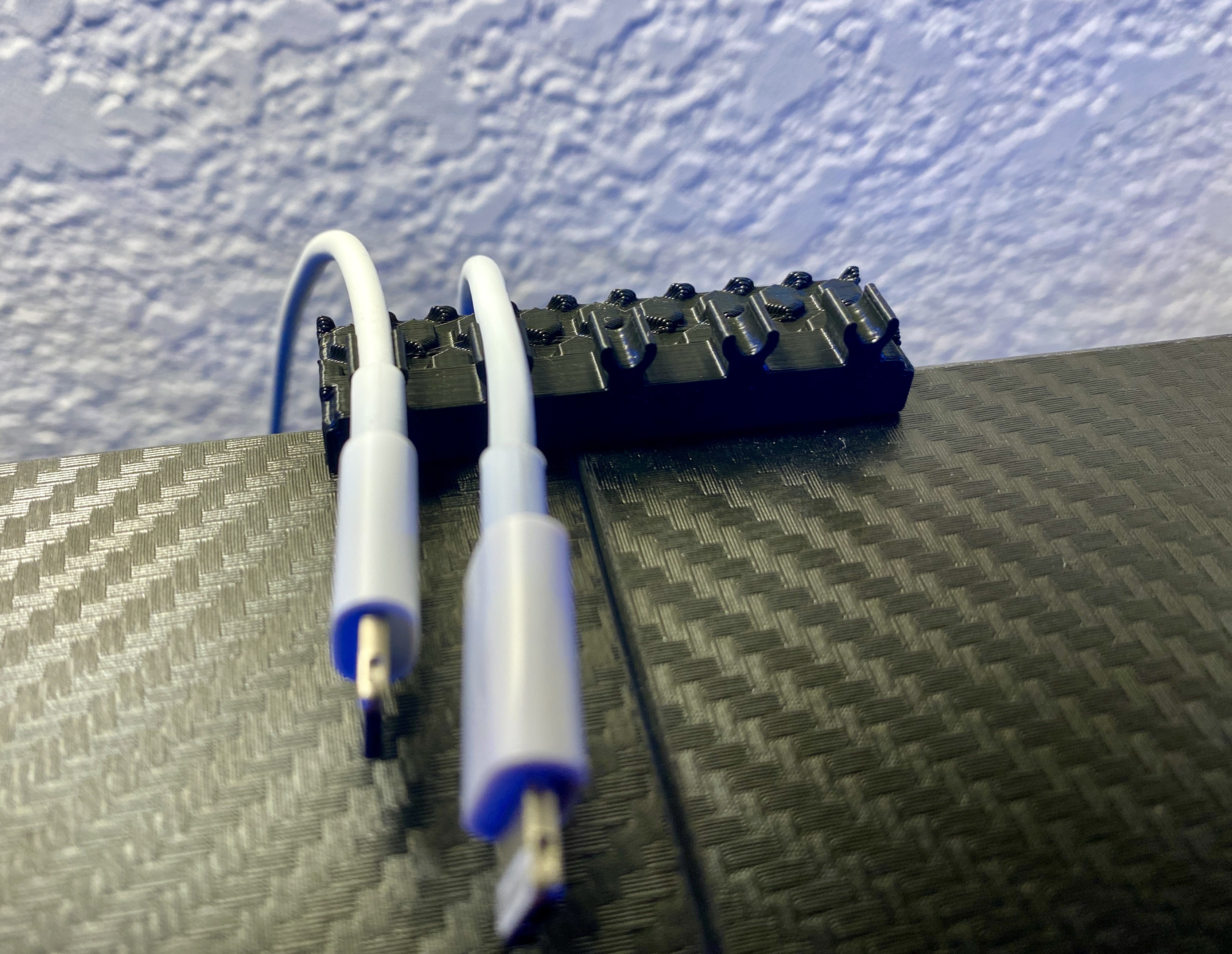 Apple Cord holder for 0.5" table (with hexagons of course)