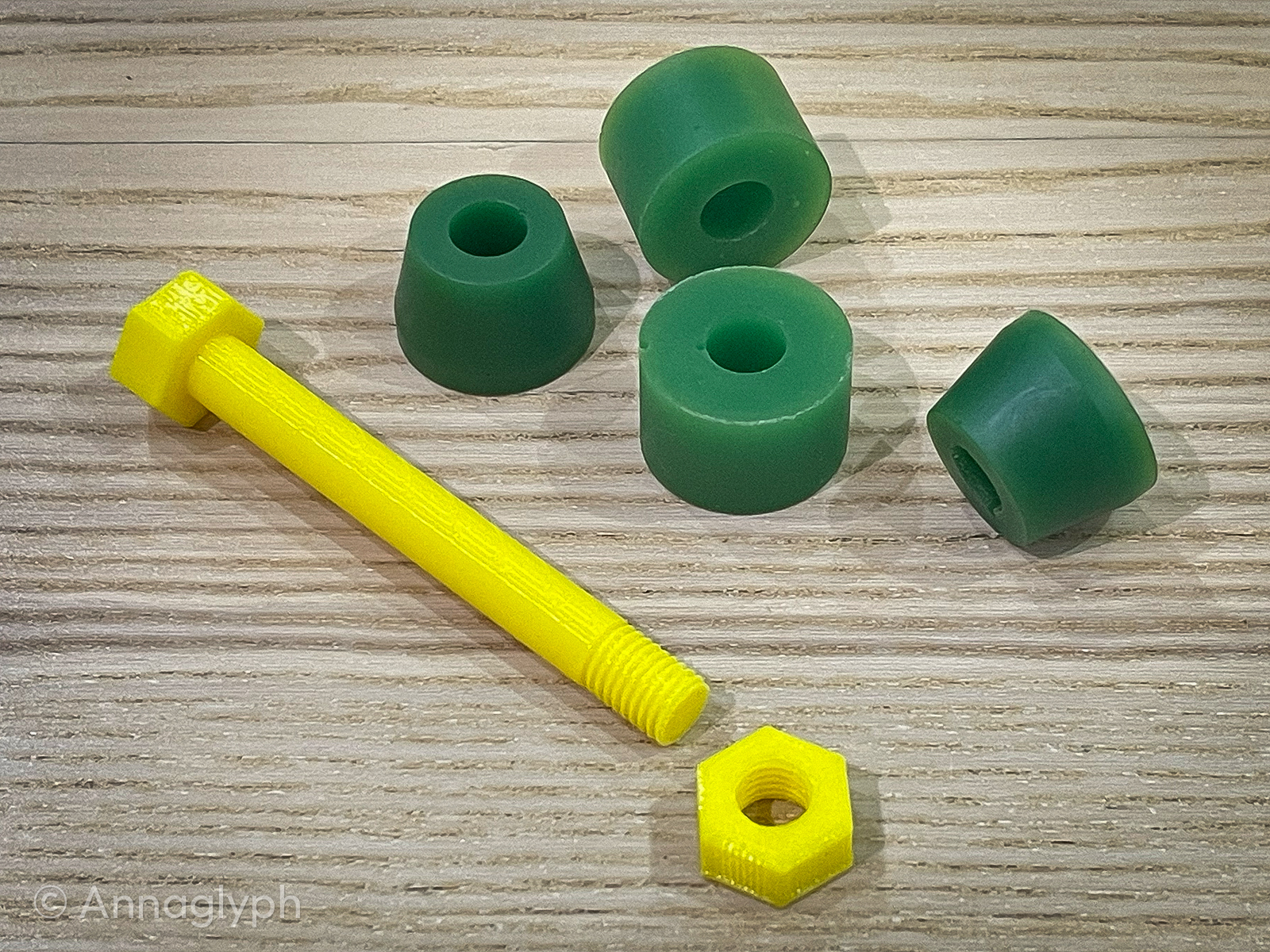 Longboard/Skateboard Bushings Holder (Bushings Grenade)
