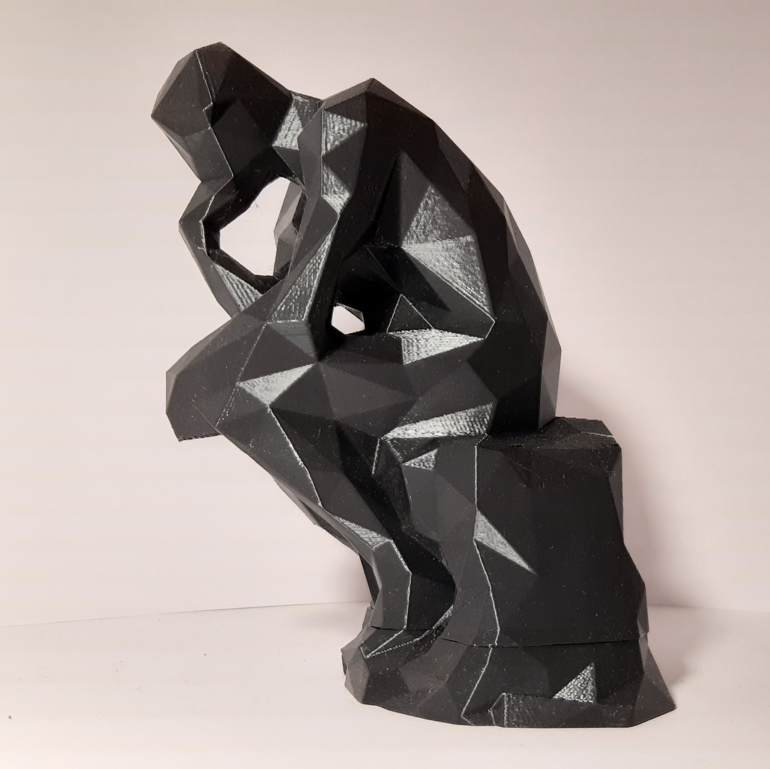 Miniatura 2 do modelo 3D Low Poly The Thinker