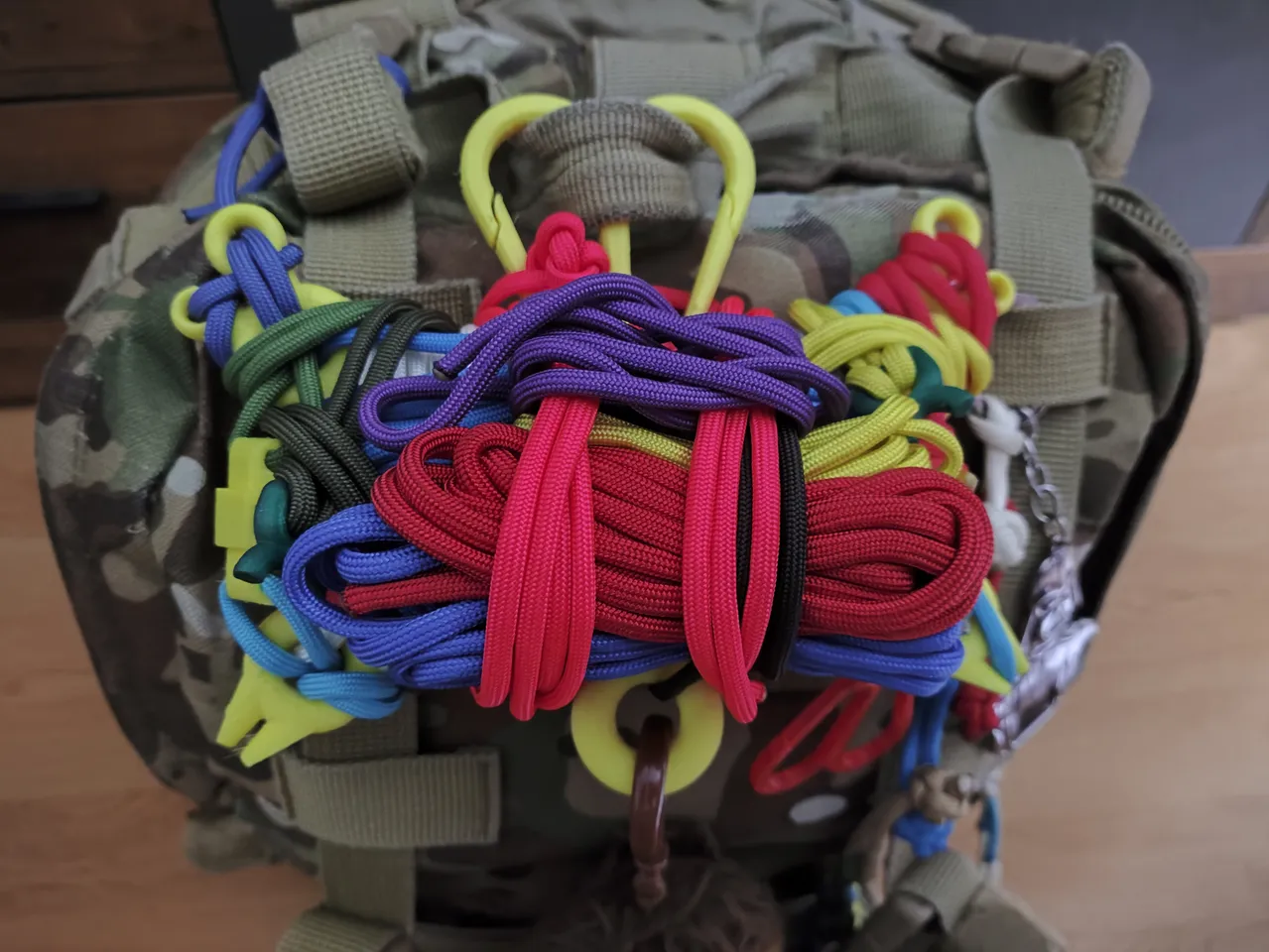 Paracord Spool with Carabiner and Tensioners by Wolvie, Download free STL  model