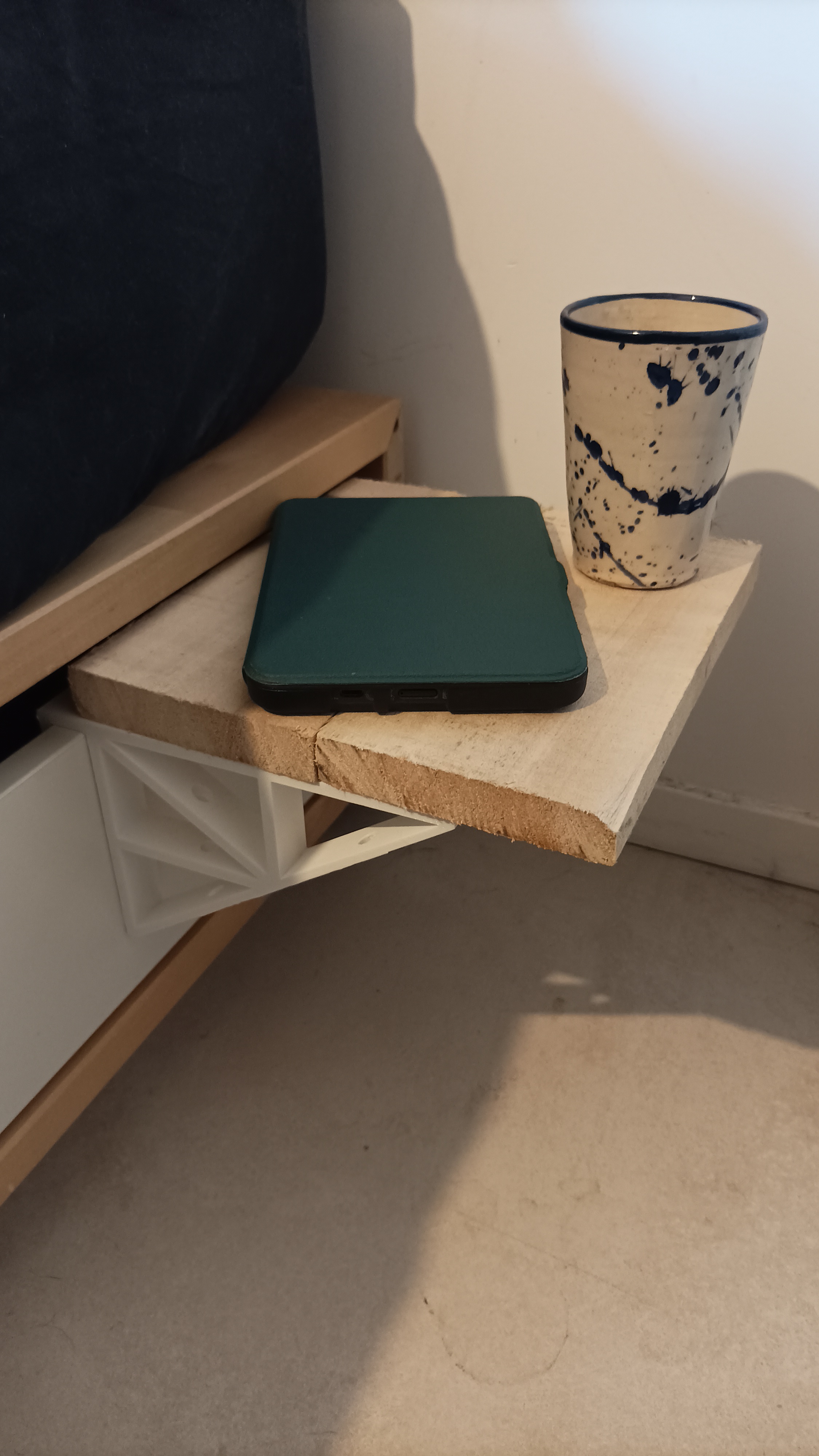 Mandel shelve like hold