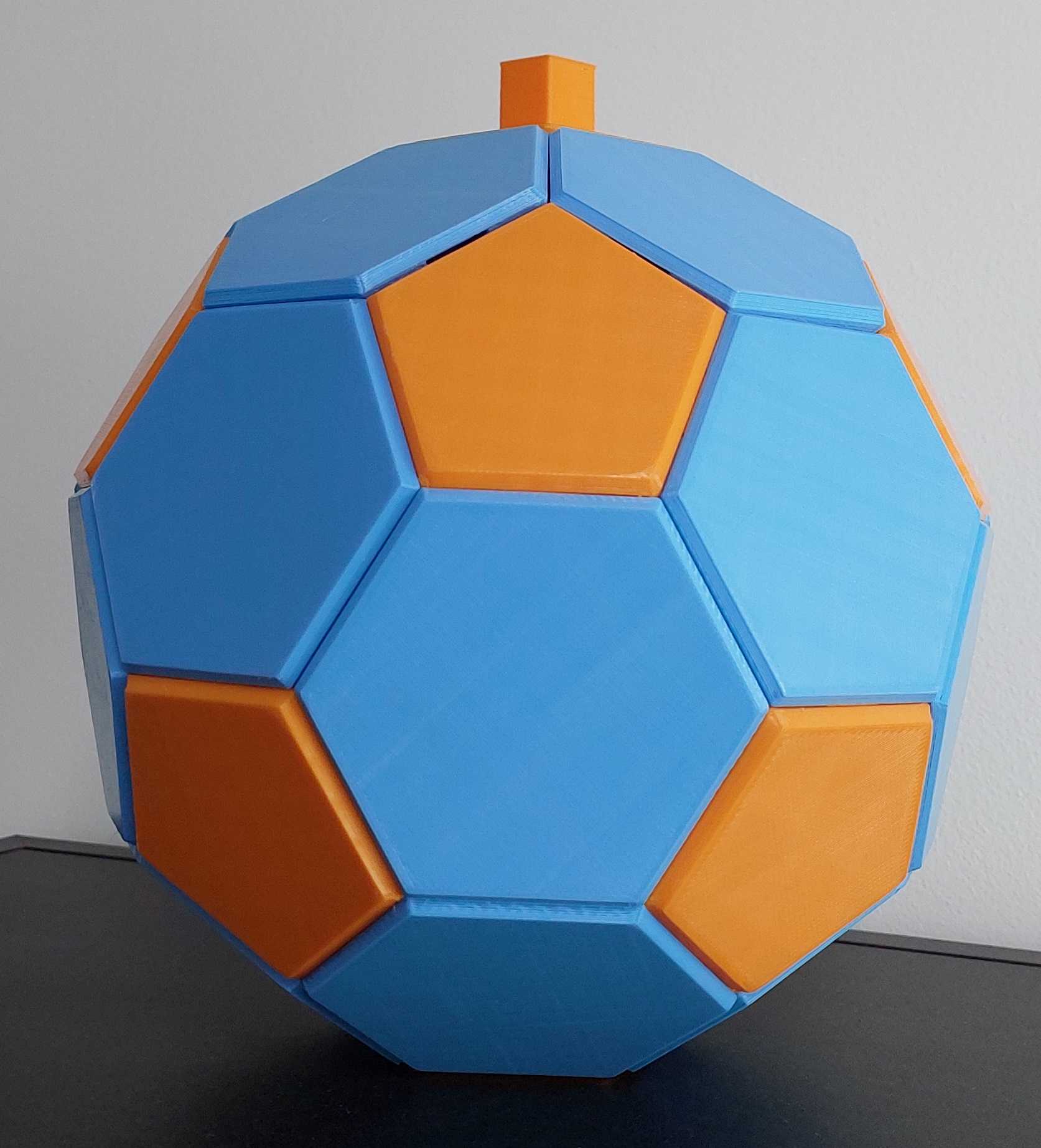 Soccer ball shaped box by KipiKipod | Download free STL model ...