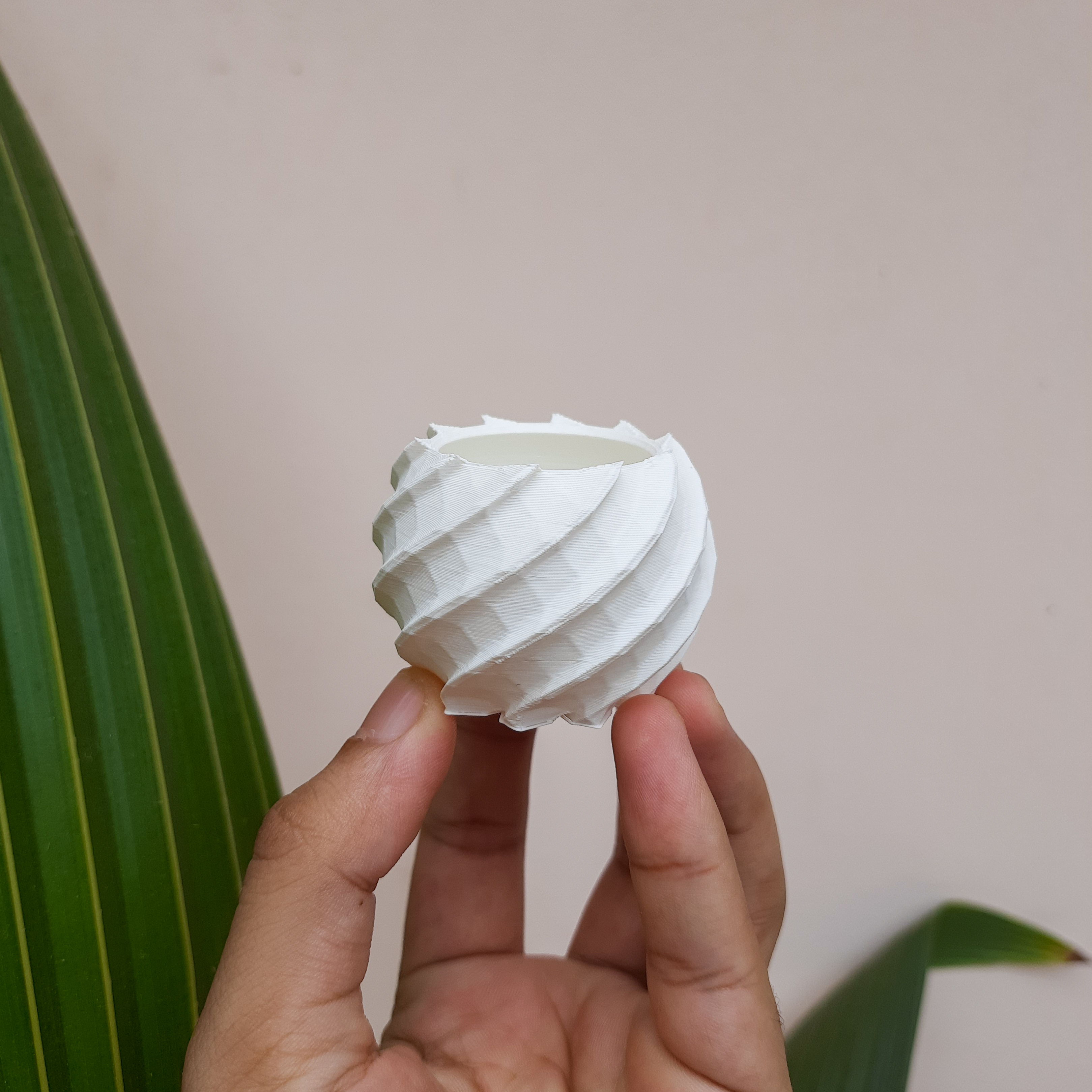 Miniatura 3 do modelo 3D Spherical Tiny Planter Pot