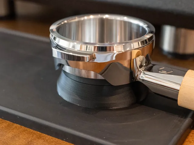 Minimalist Stand for 58mm Bottomless Naked Portafilter