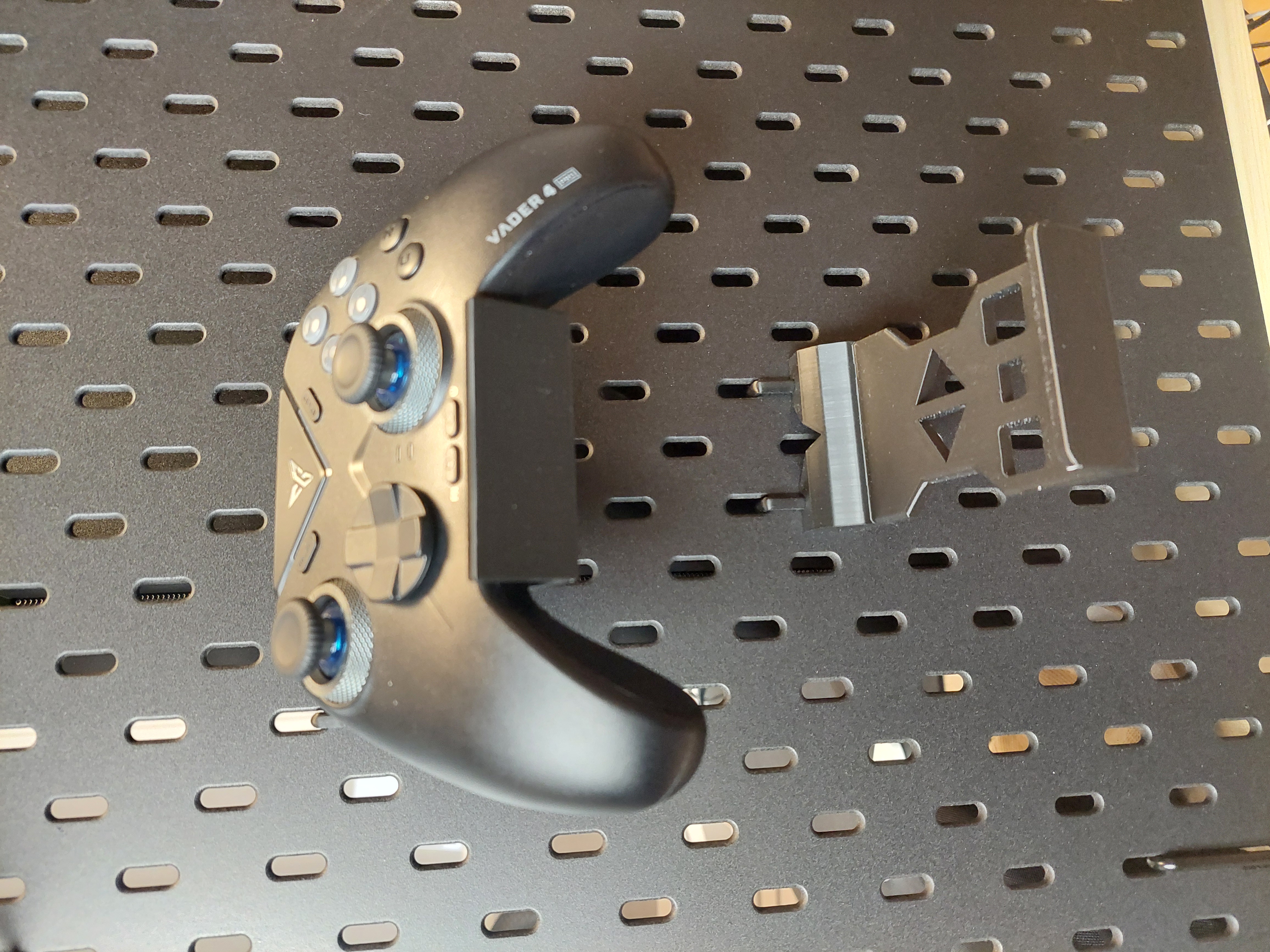 Flydigi pad holder for Ikea Skadis board