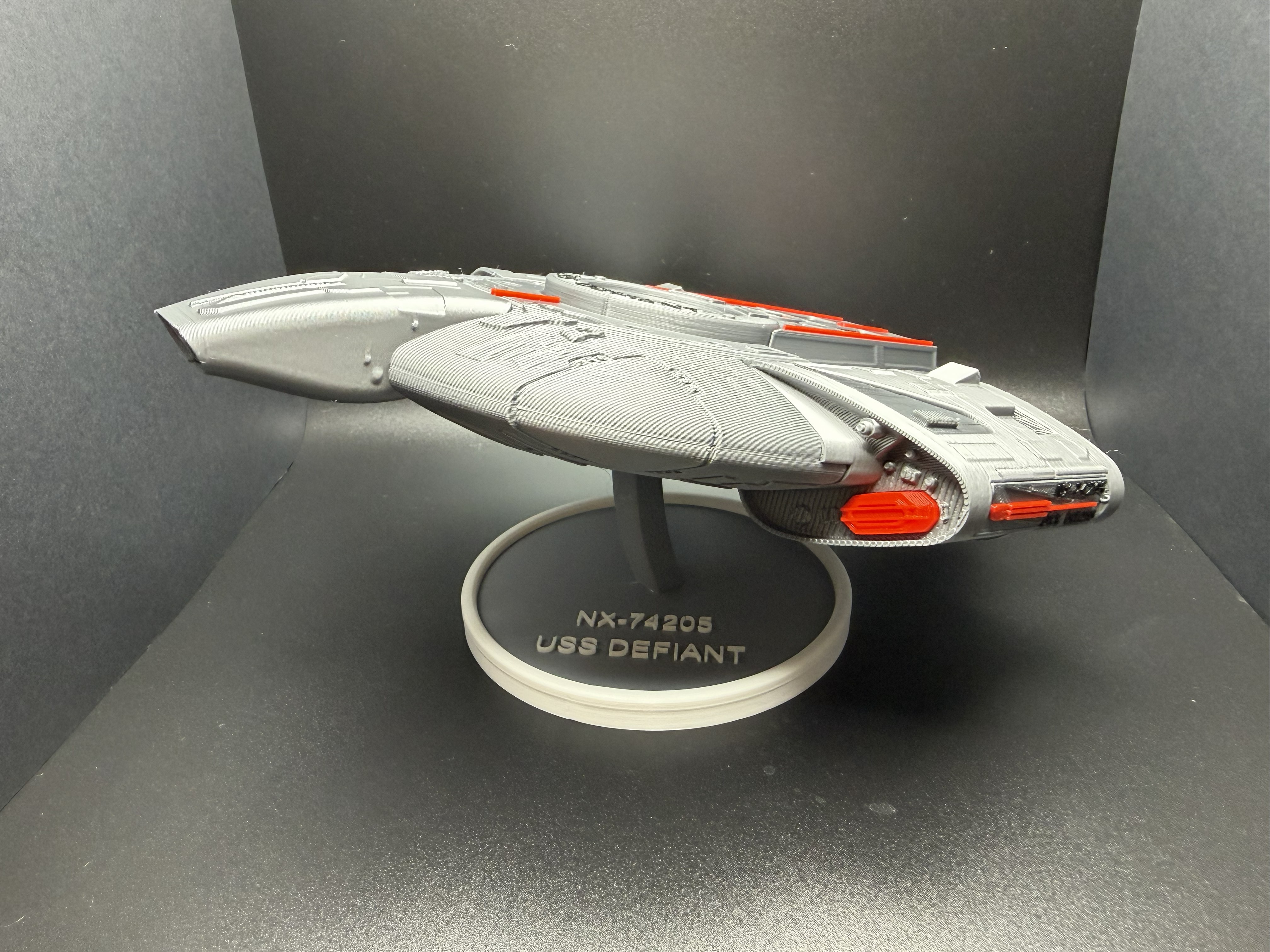 Defiant Small Stand