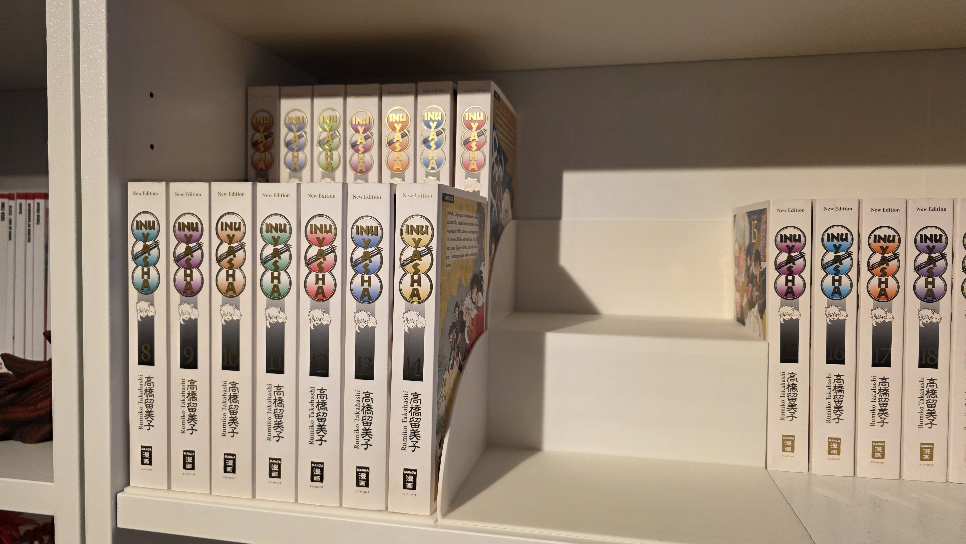 Modular book/manga riser for shelves