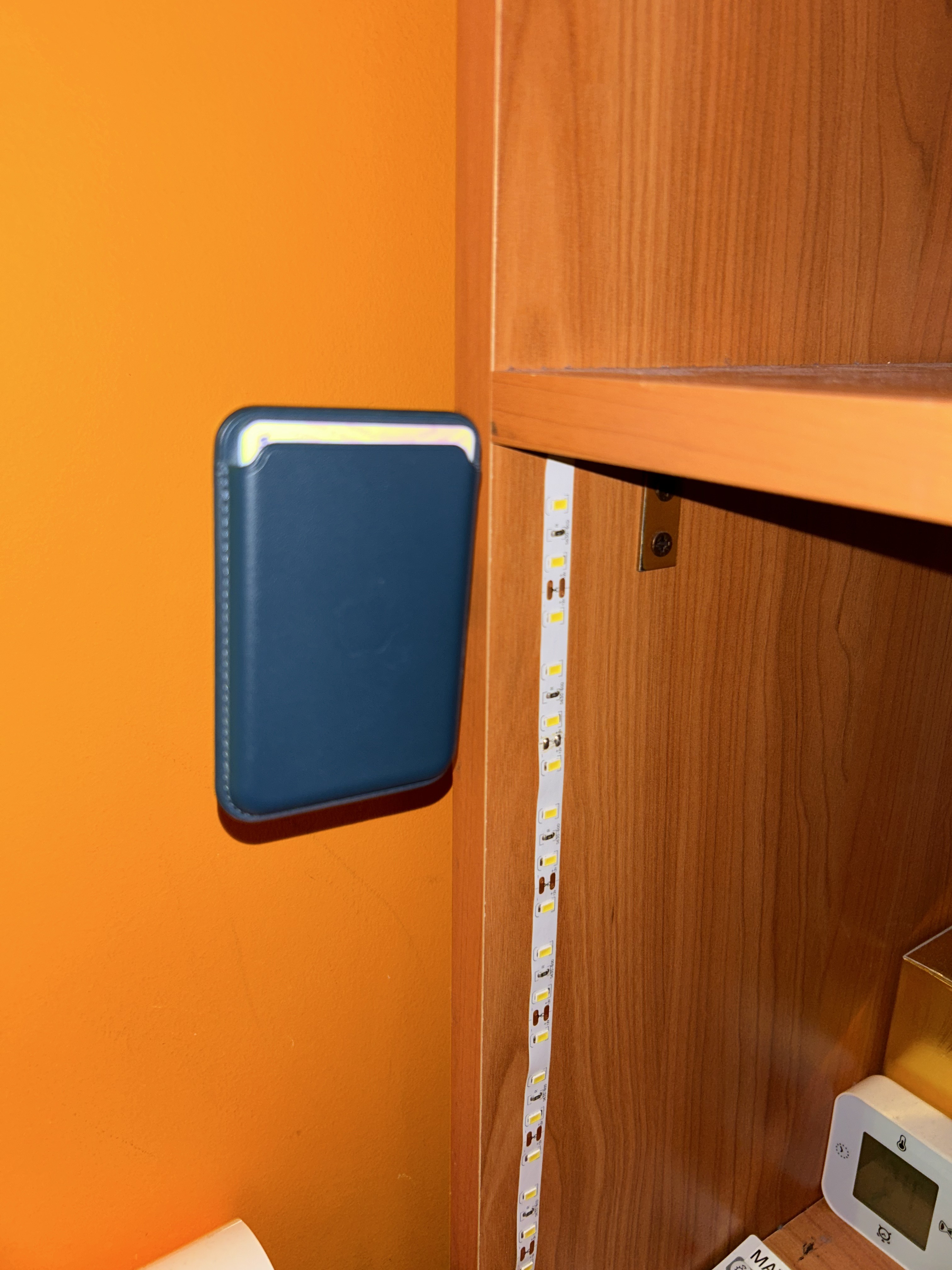 Stand of wallet apple