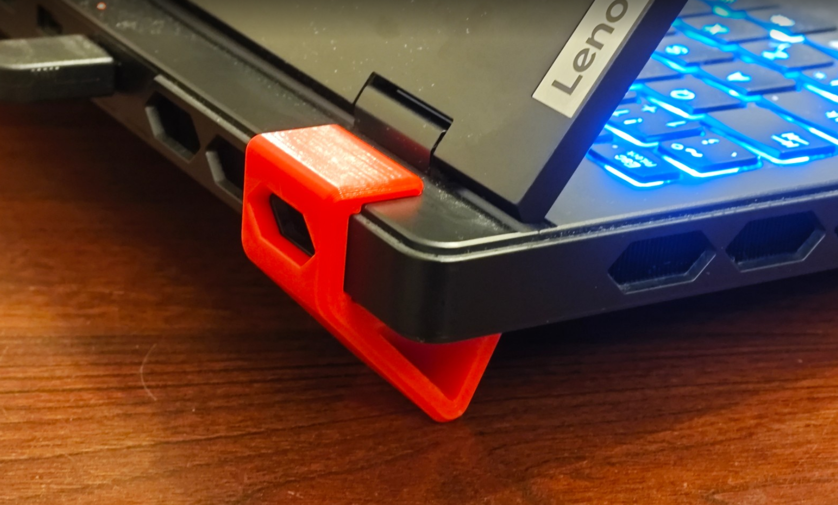 Riser feet for Lenovo Legion Pro 7 , Nožičky k notebooku Legion Pro 7