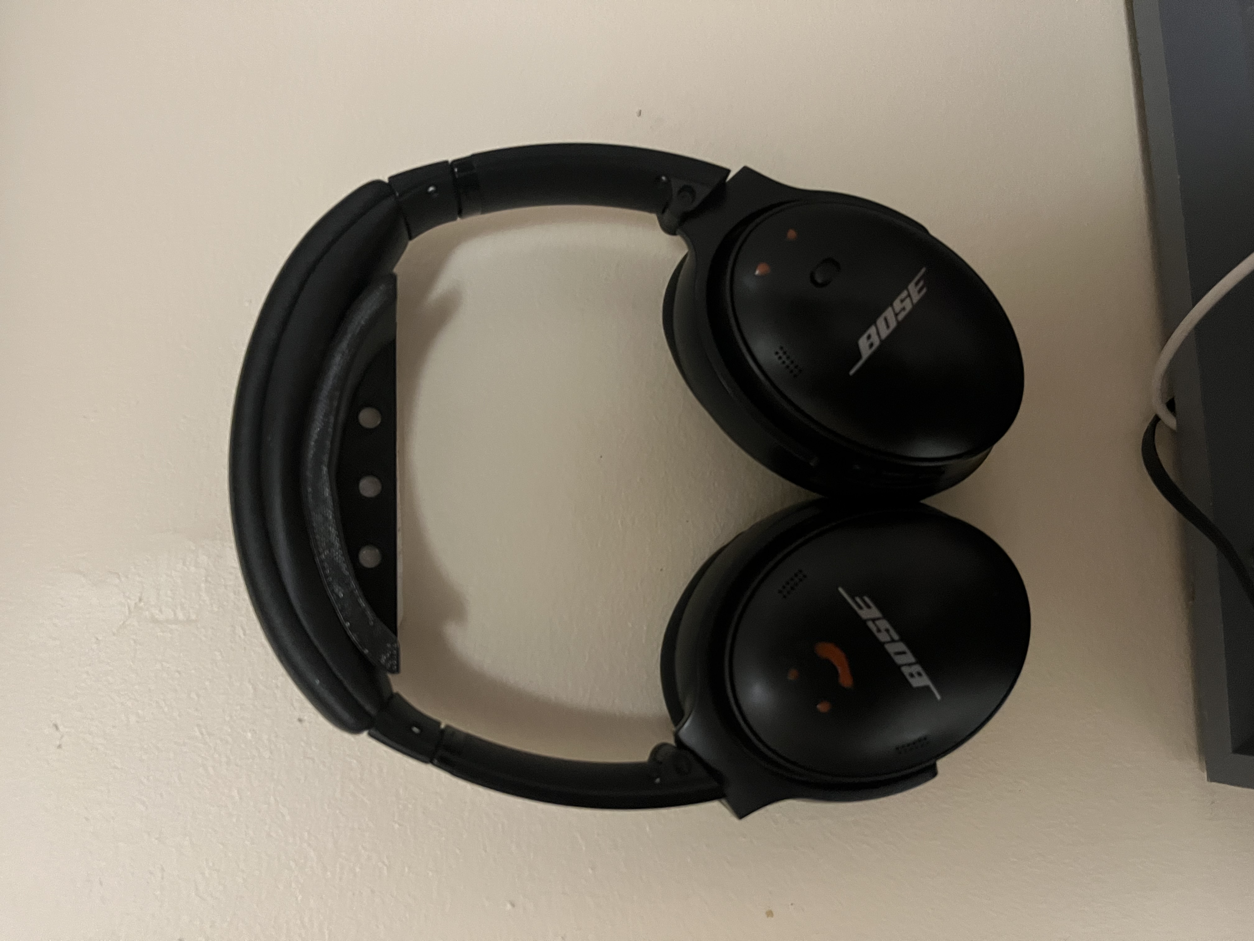 Headphone Holder for use with drywall anchors